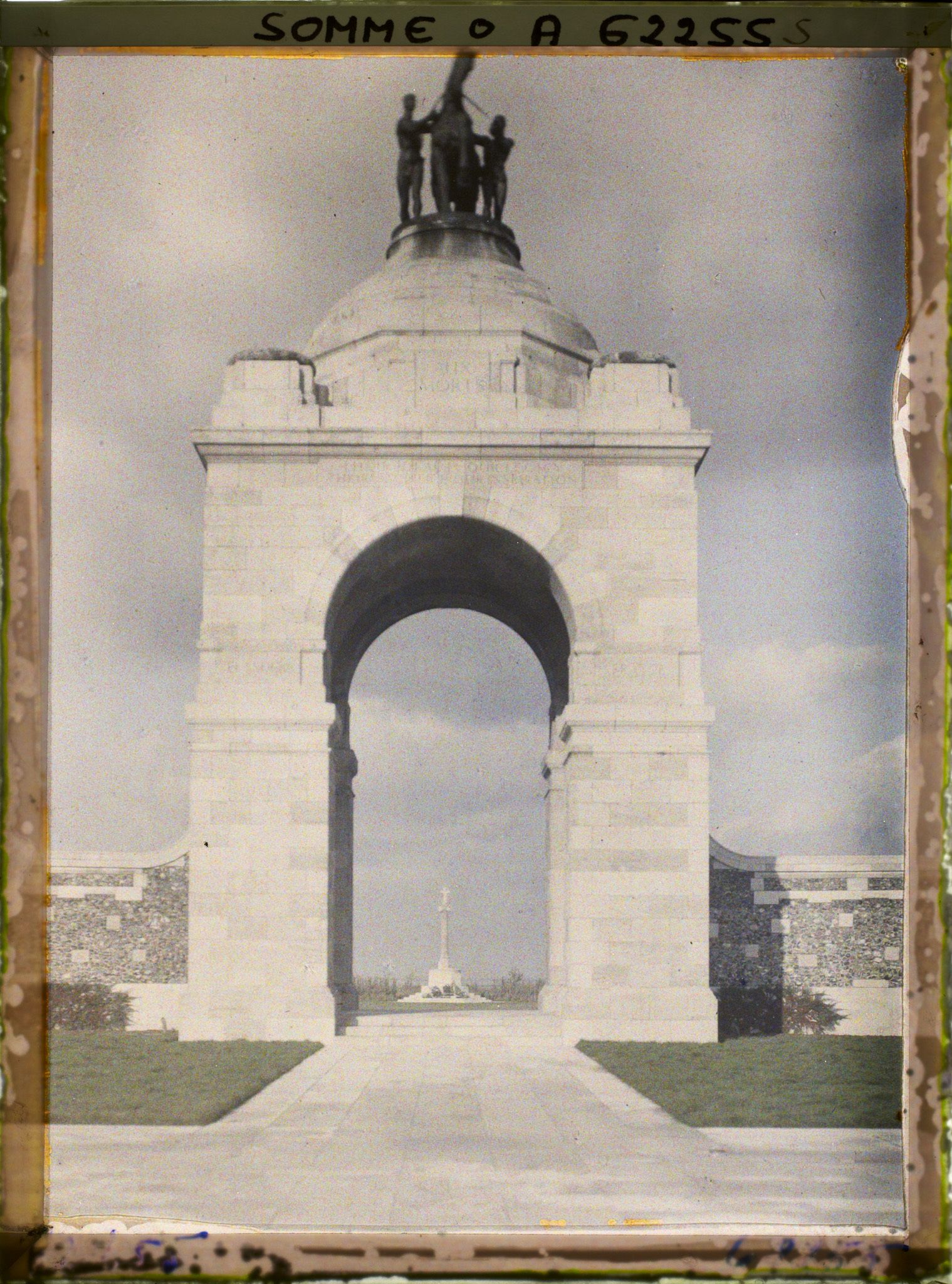 Image représentant Somme, Longueval, Le Portique Monumental