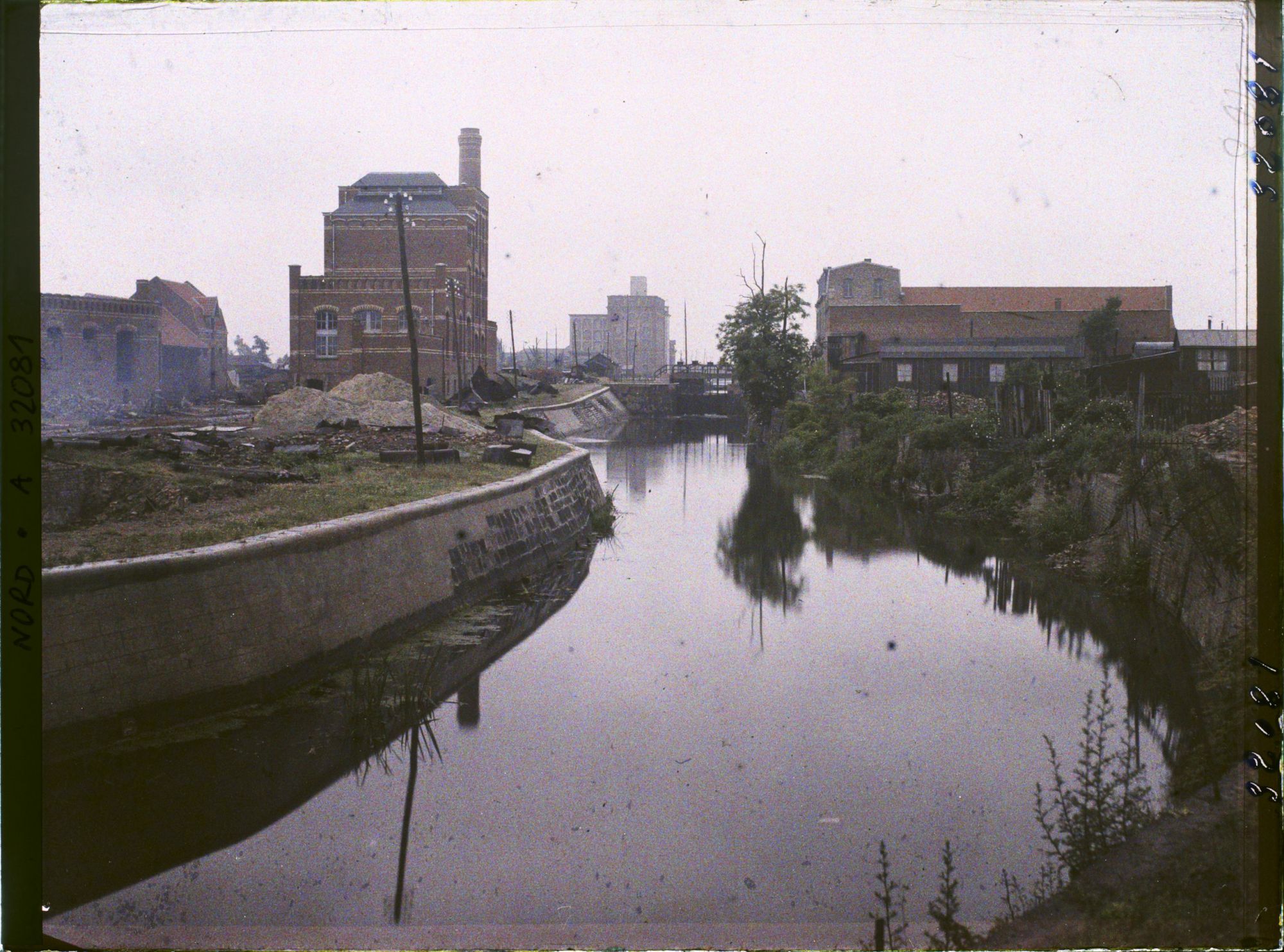 Image représentant France, Merville, Une vue sur la Lys et nouvelles usines