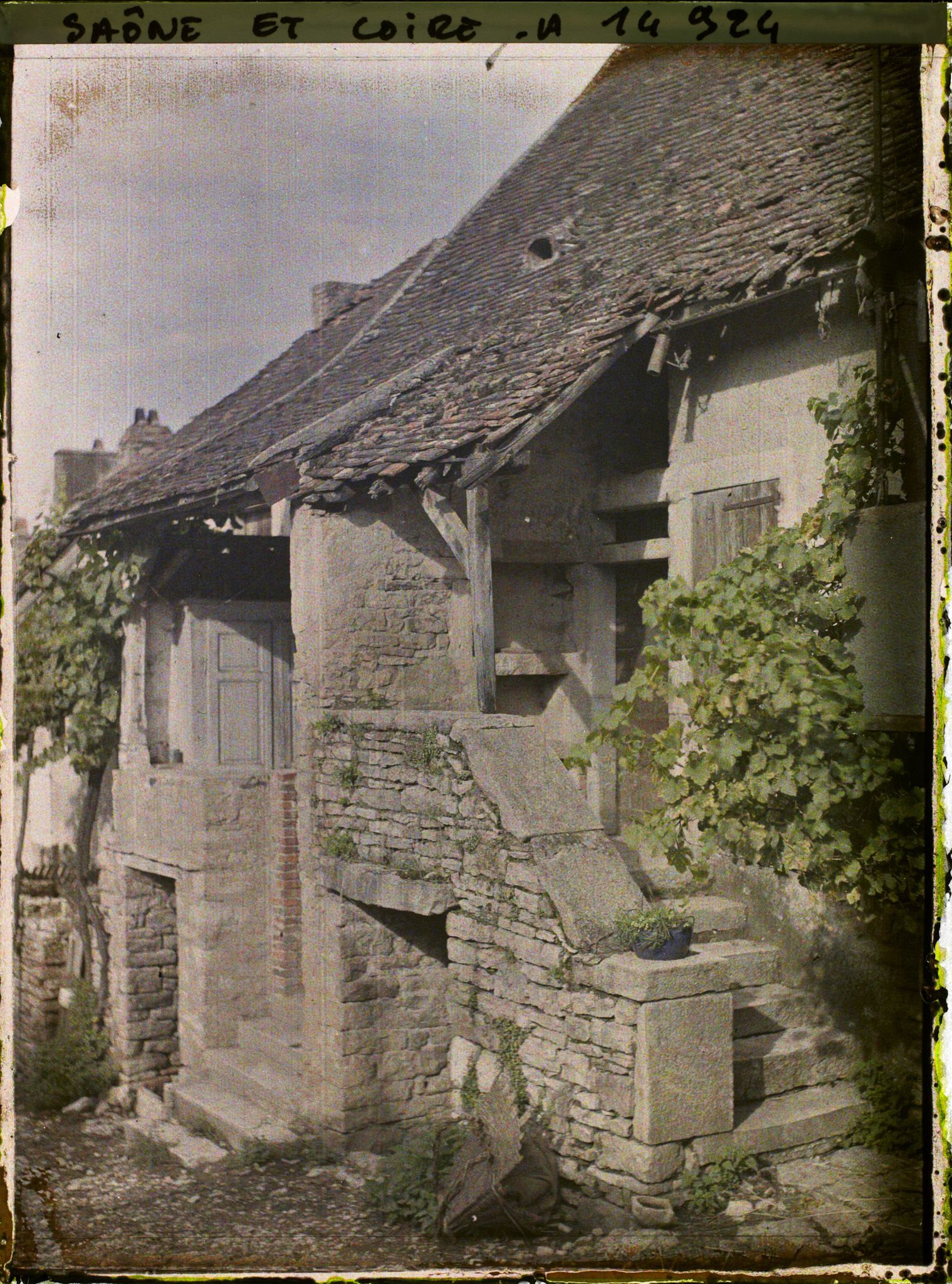 Image représentant Maison dans une ruelle descendante