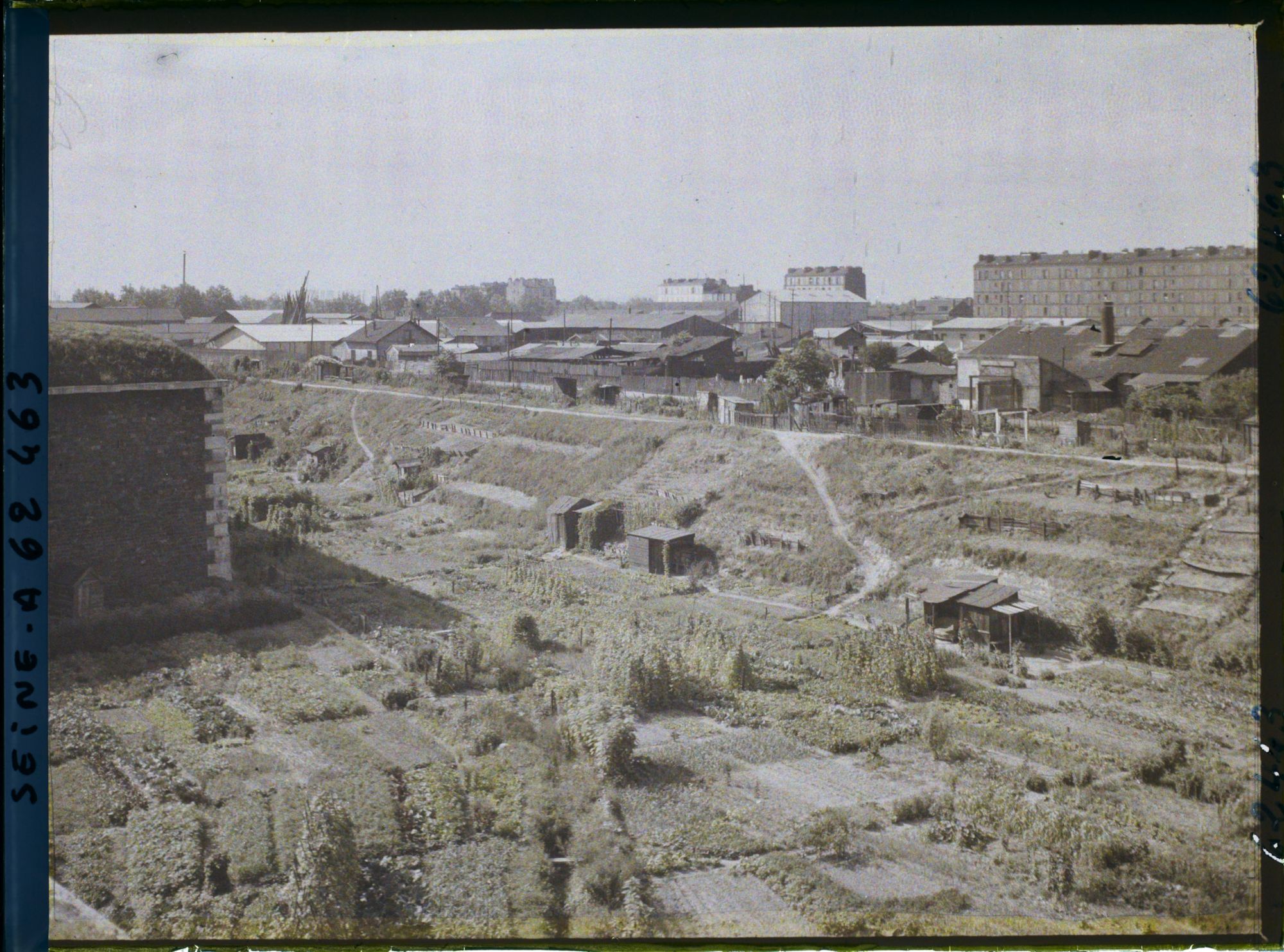 Image représentant Les jardins ouvriers dans les fossés des fortifications porte de la Chapelle
