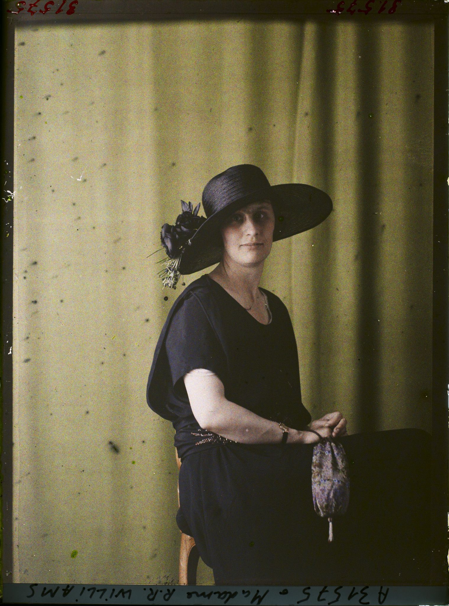 Image représentant https://musee-albert-kahn.s-museum.fr/home/NWQ2OTAwYzNmYjZlZTk1ZWQwODJmMjY4L2dlbmVyaWMtbm90aWNlLXRhYi9hdXRob3JpdHkvNjE3YTc5ZjVjZjhiODk2OGIzMzM3ZDIx/5d6900c3fb6ee95ed082f268/generic-notice-tab/authority/617a79eacf8b8968b3336503 Madame R. R. Williams