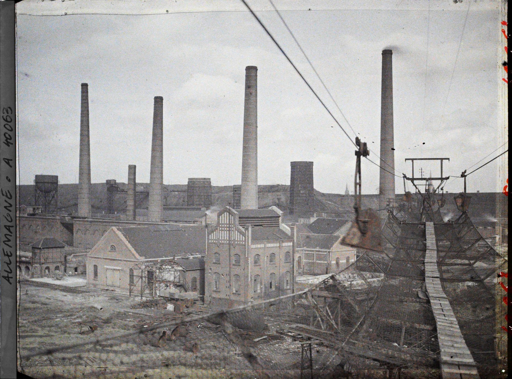 Image représentant Vue sur la mine, les crassiers et le transbordeur