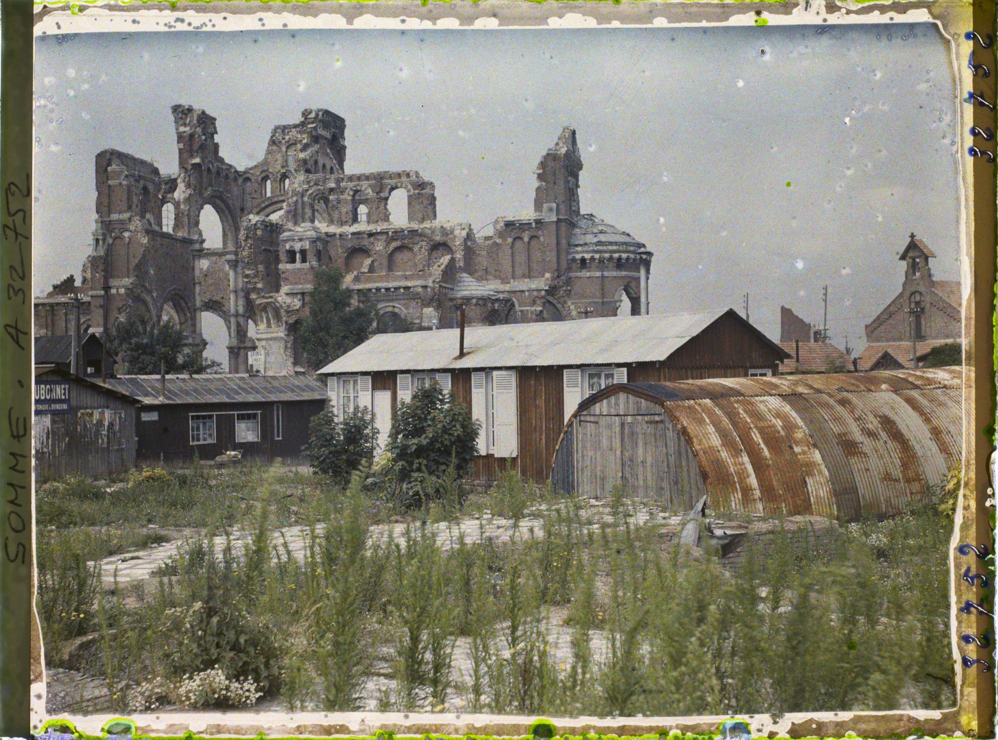 Image représentant France, Albert, Une Vue sur l'Abside de la Basilique