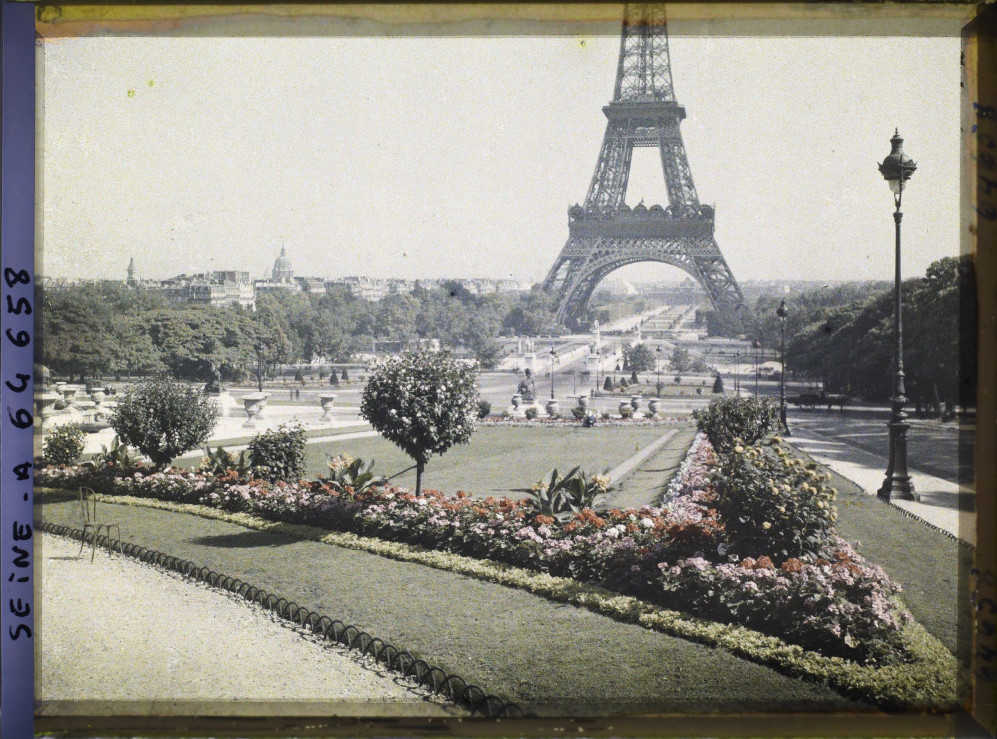 Image représentant La tour Eiffel et le Champ-de-Mars depuis le Trocadéro