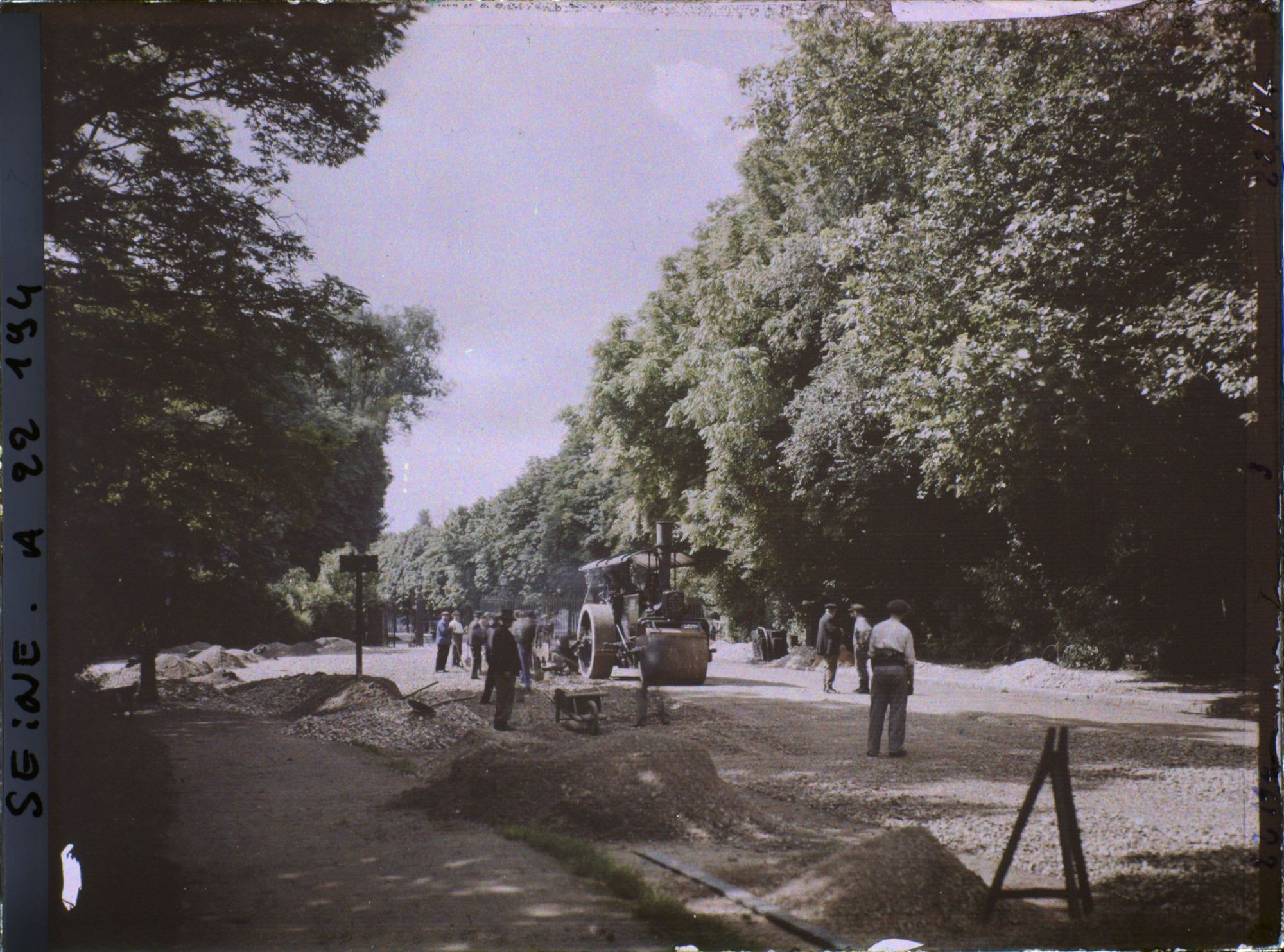 Image représentant La réfection de la chaussée à la porte de Boulogne, bois de Boulogne