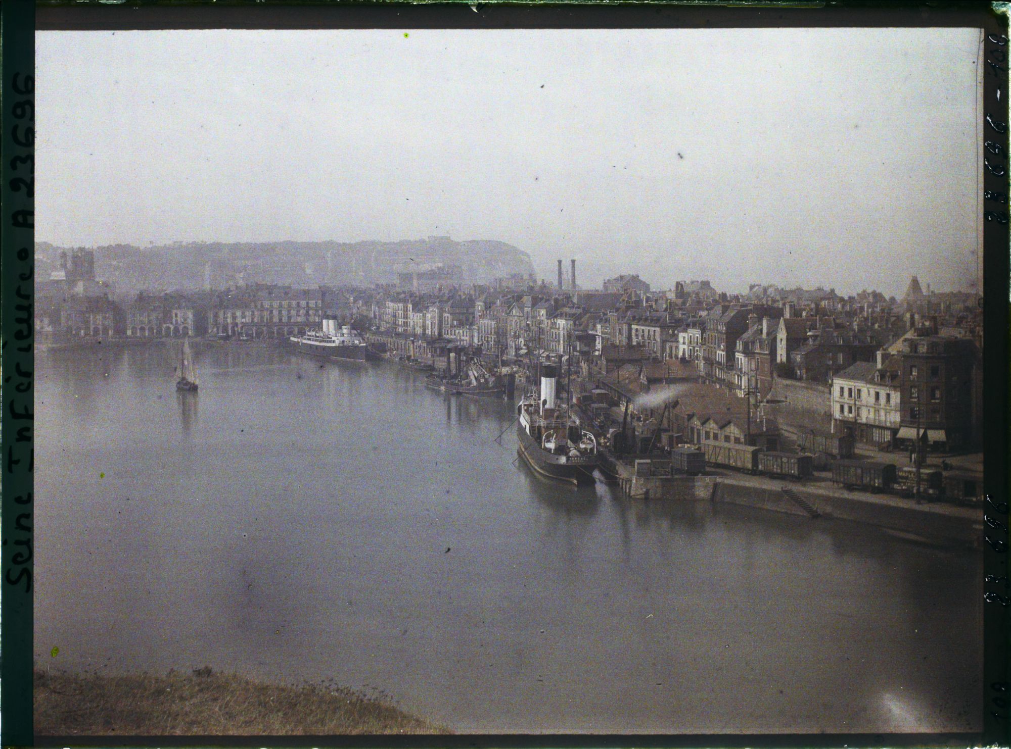 Image représentant L'Avant Port et le château