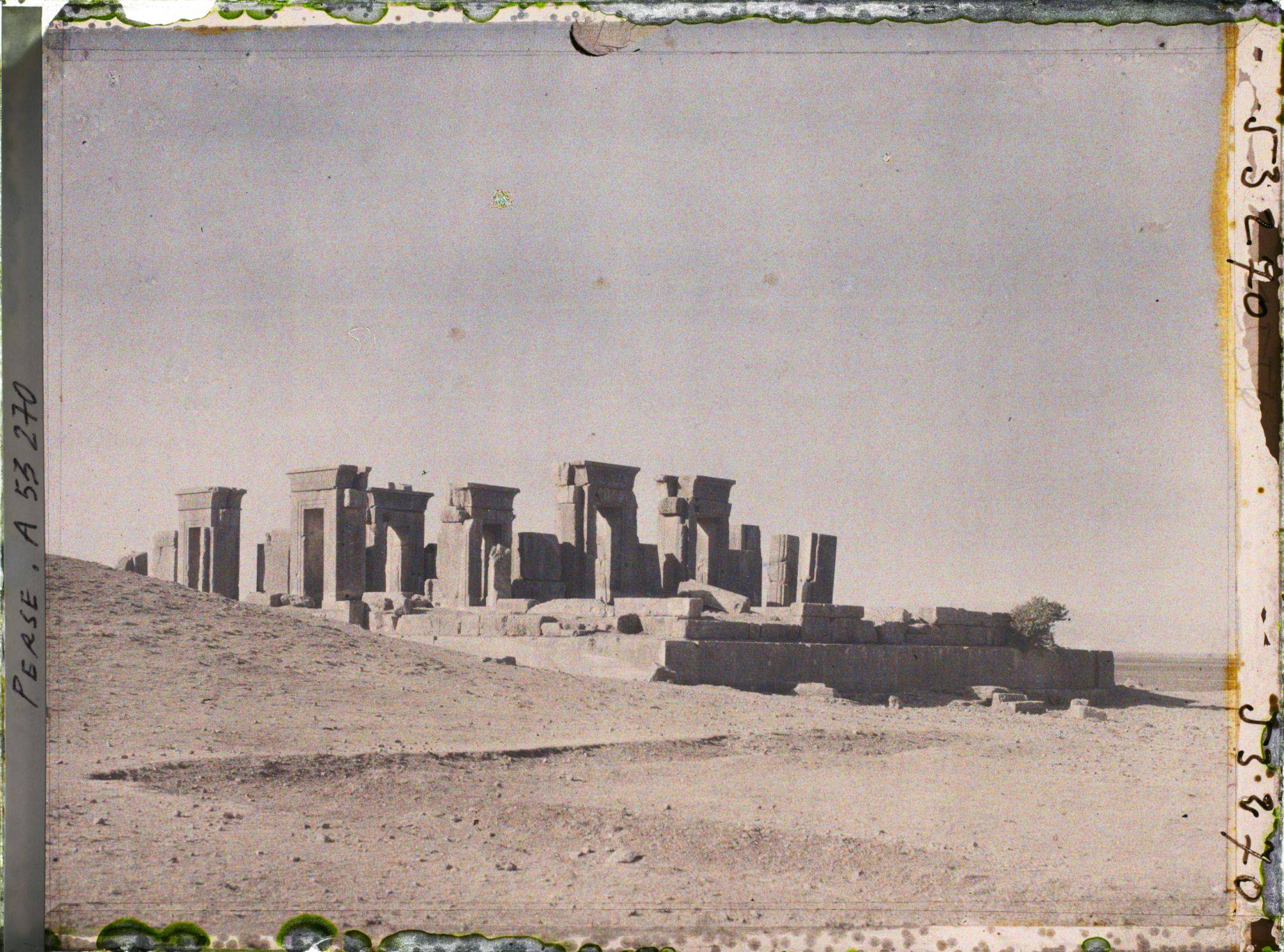 Image représentant Ensemble du Tatchara (palais de Darius 1er)