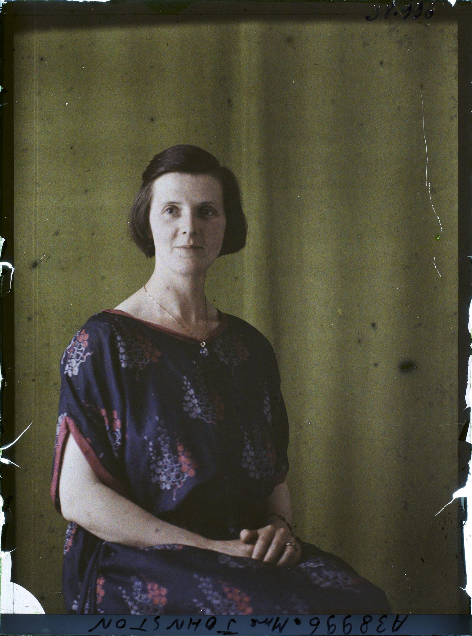 Image représentant https://musee-albert-kahn.s-museum.fr/home/NWQ2OTAwYzNmYjZlZTk1ZWQwODJmMjY4L2dlbmVyaWMtbm90aWNlLXRhYi9hdXRob3JpdHkvNjE3YTc5ZjVjZjhiODk2OGIzMzM3ZDIx/5d6900c3fb6ee95ed082f268/generic-notice-tab/authority/617a79ebcf8b8968b3336fc6 Madame Joseph Johnston