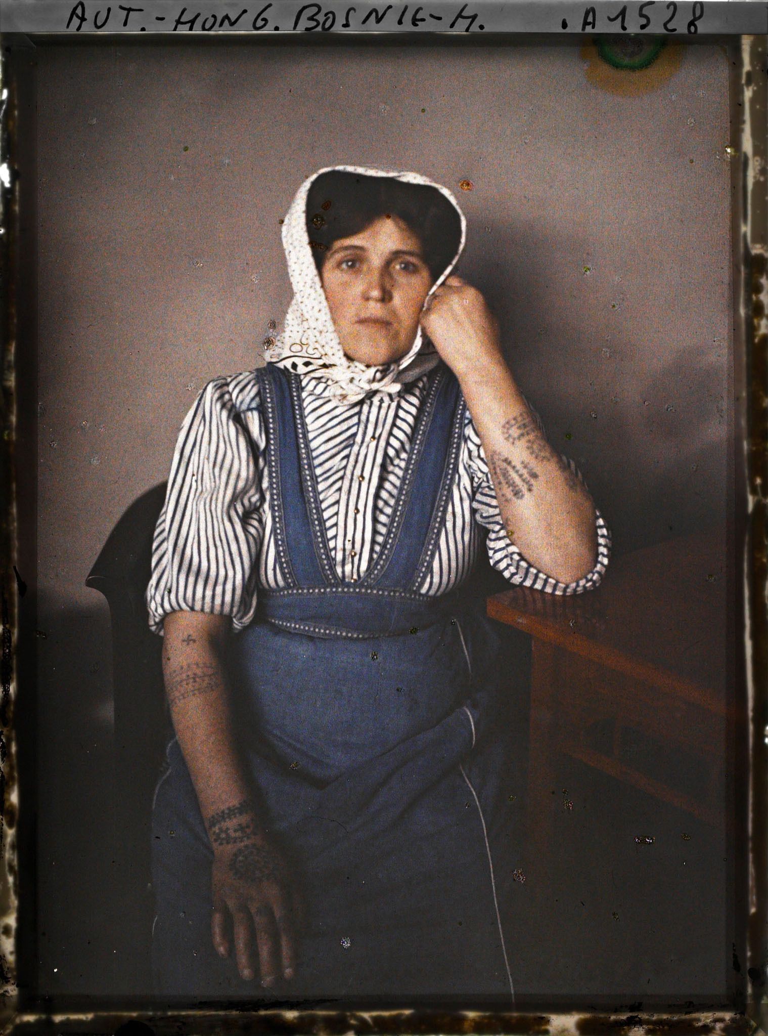 Image représentant Tatouage des bras de la femme catholique