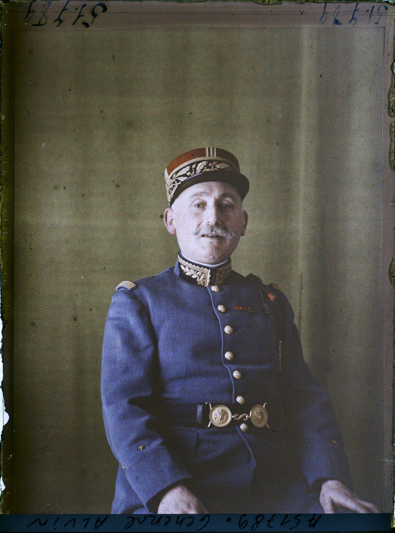 Image représentant https://musee-albert-kahn.s-museum.fr/home/NWQ2OTAwYzNmYjZlZTk1ZWQwODJmMjY4L2dlbmVyaWMtbm90aWNlLXRhYi9hdXRob3JpdHkvNjE3YTc5ZjVjZjhiODk2OGIzMzM3ZDIx/5d6900c3fb6ee95ed082f268/generic-notice-tab/authority/617a79ebcf8b8968b333672c Le Général Pierre Alvin