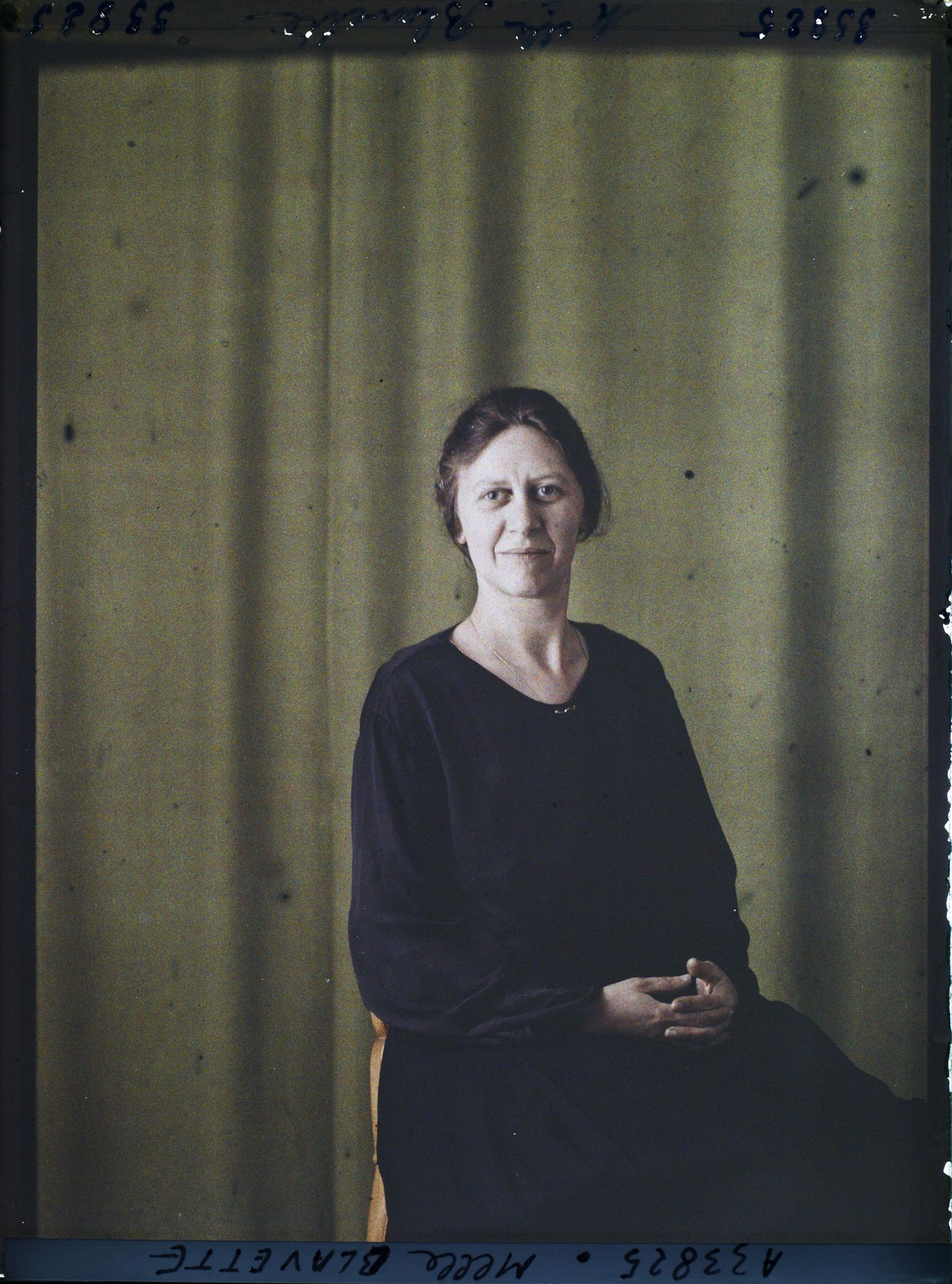 Image représentant https://musee-albert-kahn.s-museum.fr/home/NWQ2OTAwYzNmYjZlZTk1ZWQwODJmMjY4L2dlbmVyaWMtbm90aWNlLXRhYi9hdXRob3JpdHkvNjE3YTc5ZjVjZjhiODk2OGIzMzM3ZDIx/5d6900c3fb6ee95ed082f268/generic-notice-tab/authority/617a79ebcf8b8968b33368bd Mademoiselle Blavette