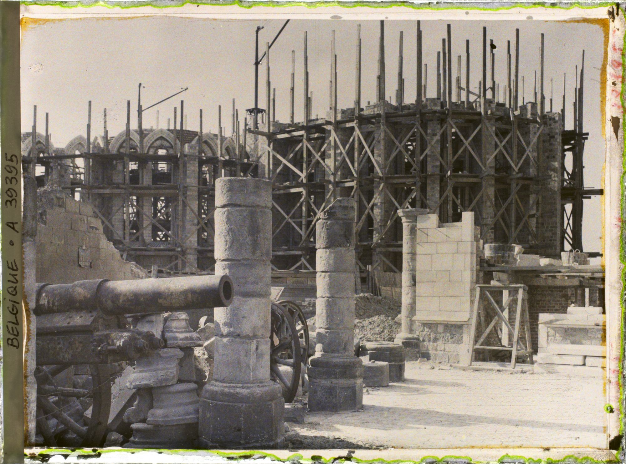 Image représentant Belgique, Ypres, Abside de St Martin en reconstruction