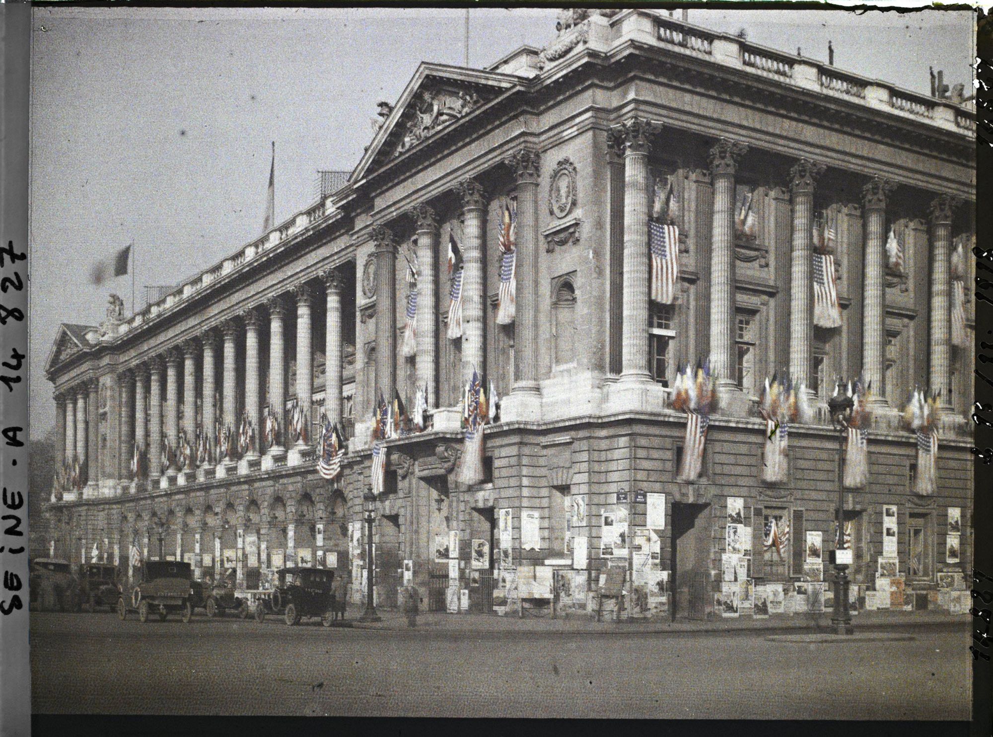 Image représentant L'hôtel de la Marine place de la Concorde à l'angle de la rue Royale
