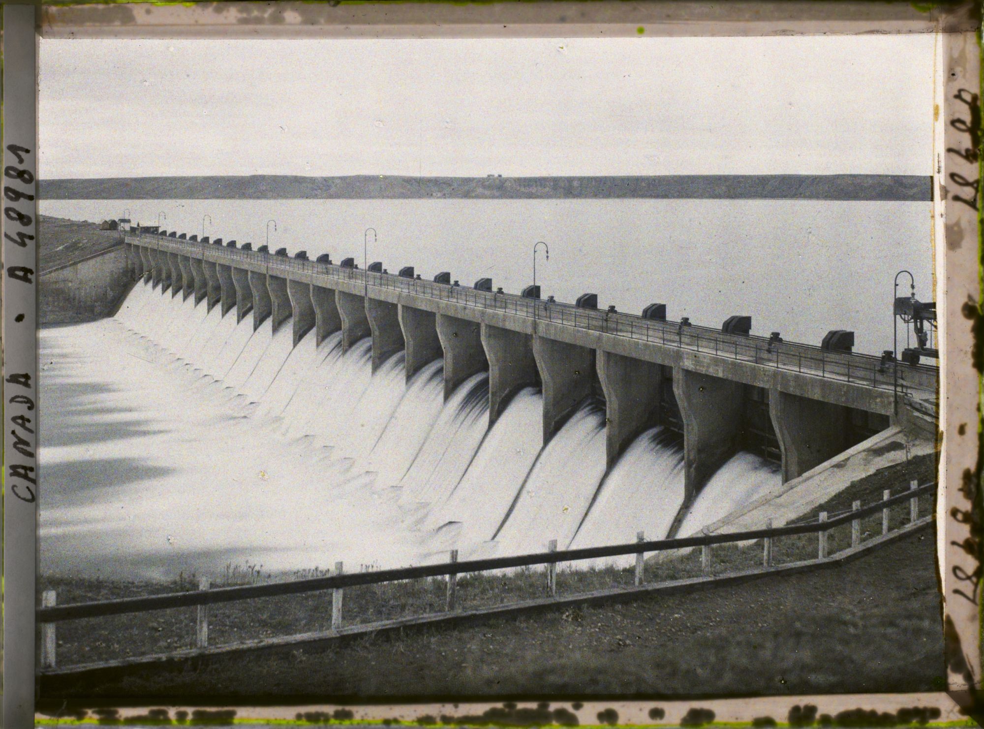 Image représentant Canada, Bassano, Barrage de la Bosse - Vue vers le N. O.