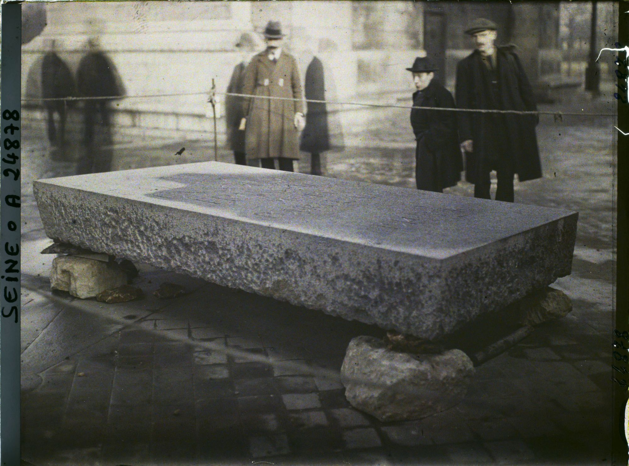 Image représentant Arc de Triomphe - Dalle qui sera posée sur la tombe du Soldat inconnu