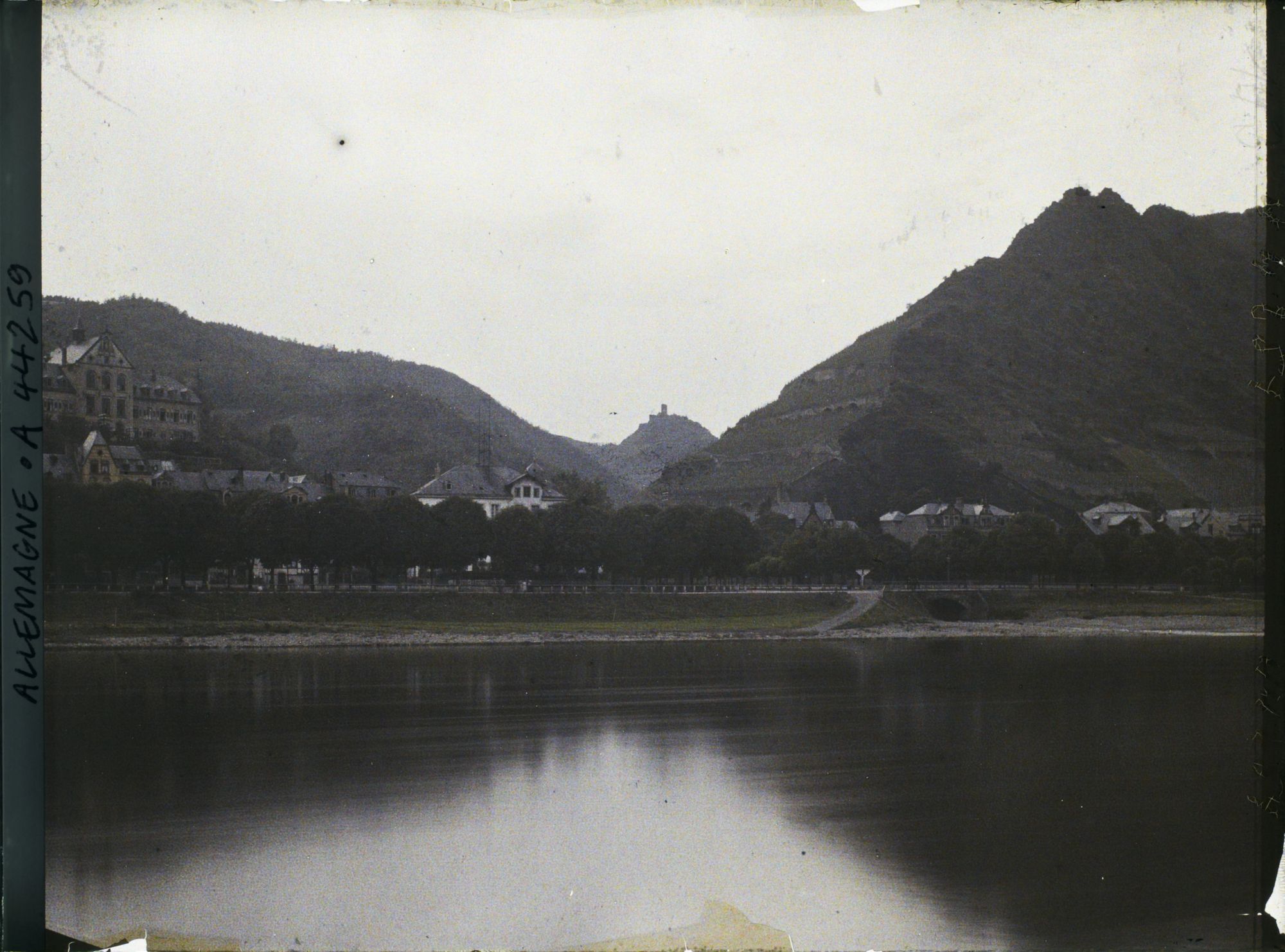 Image représentant Allemagne, Cochem, Vue vers la vallée de l'Eder et le chateau de Winnebourg
