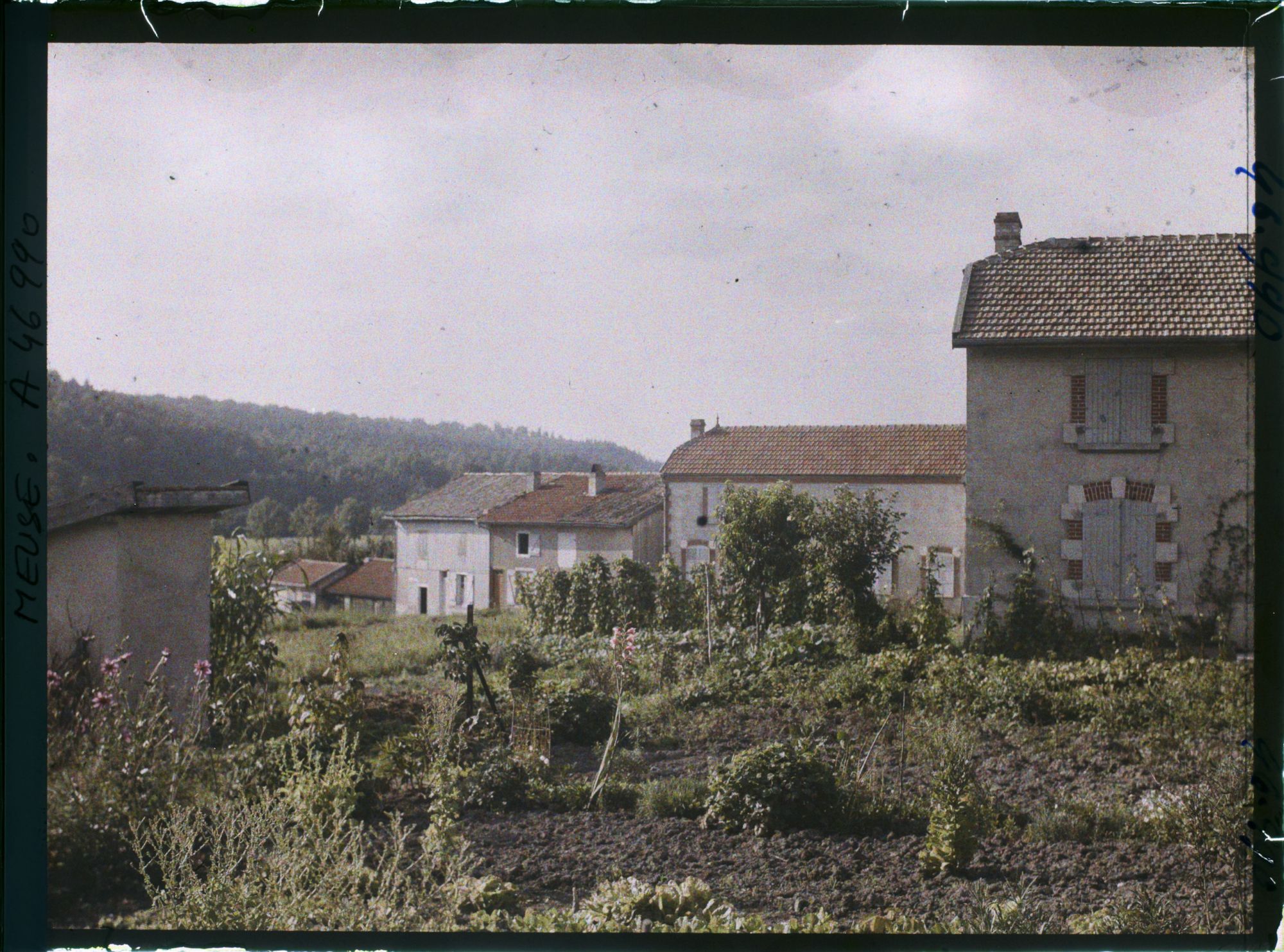 Image représentant France, La Chalade 392 h - Meuse, Vue vers le haut du Village vers la Vallée de Biesmes