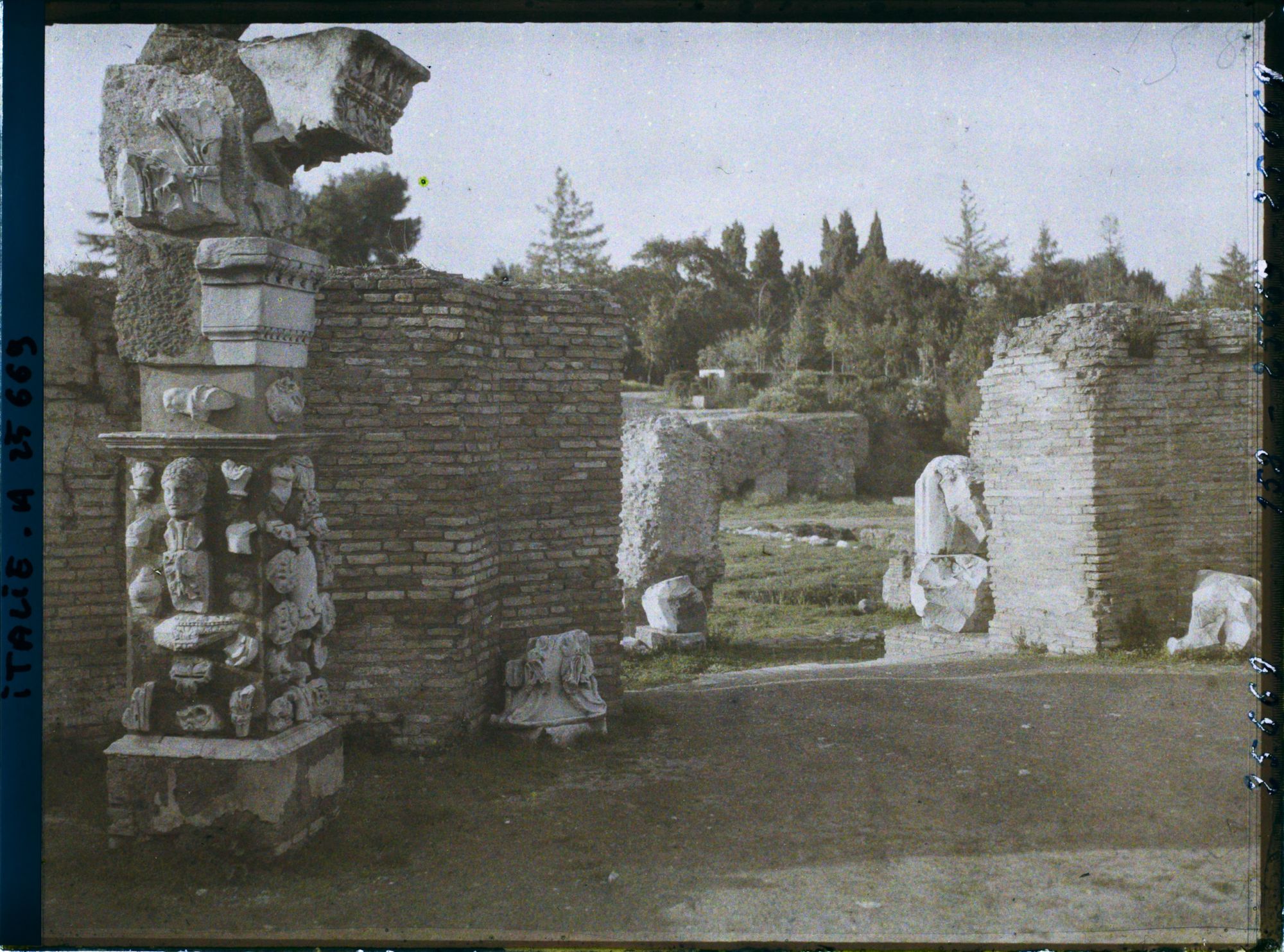 Image représentant Fragments de statues