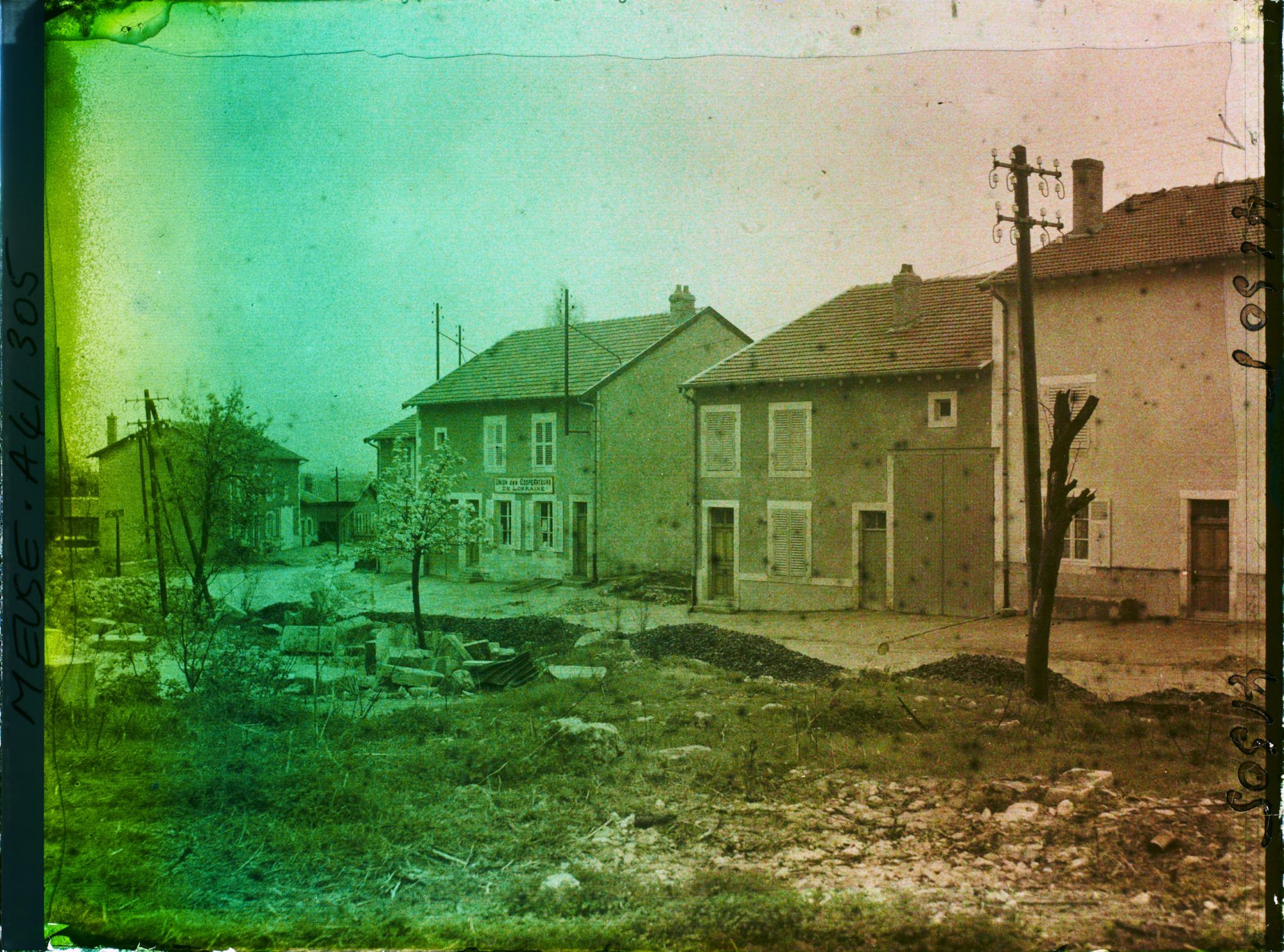 Image représentant France, Apremont (Woëvre), Une rue du Village