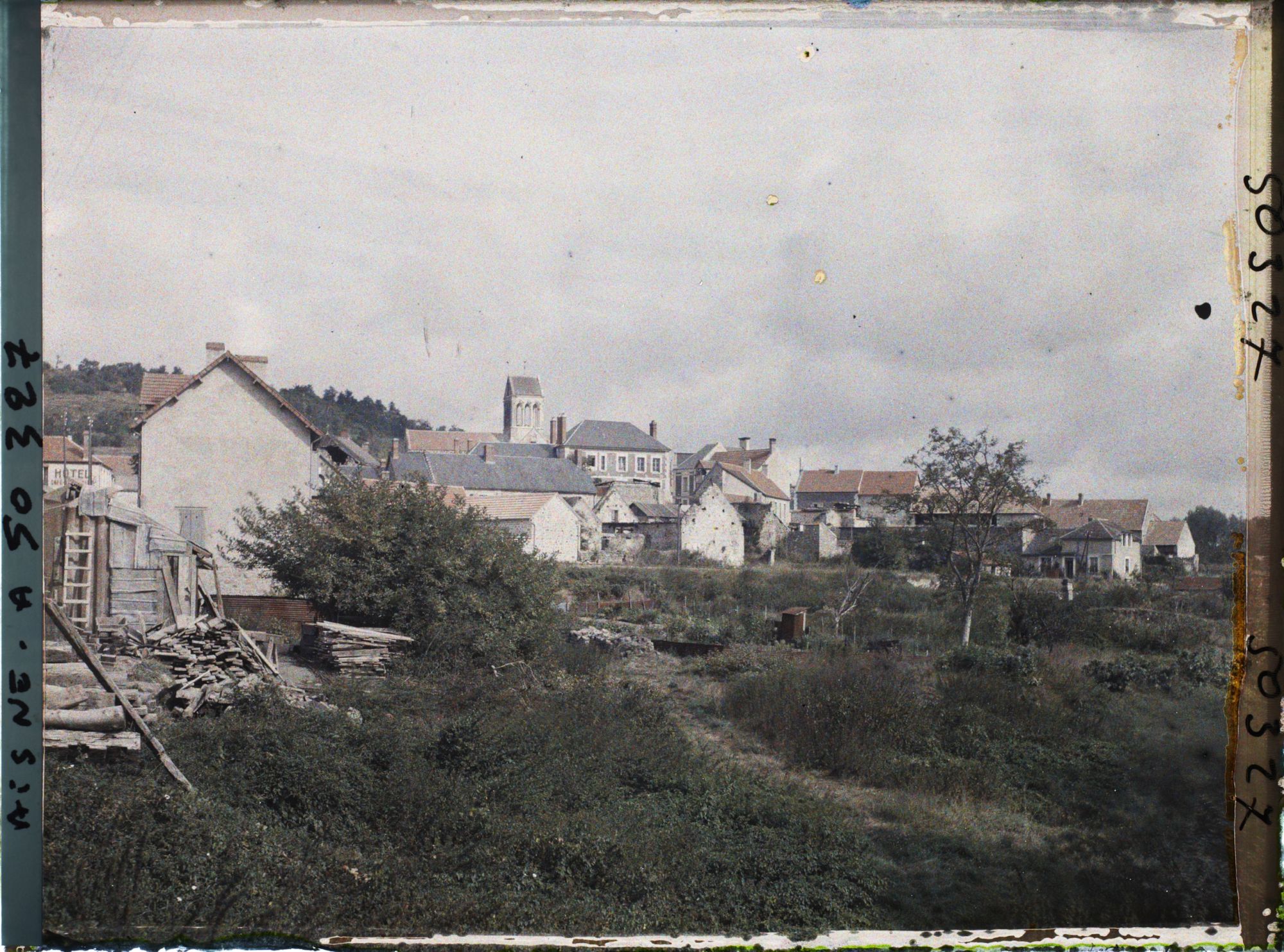 Image représentant France, Bourg et Comin, Vue Gle du Village