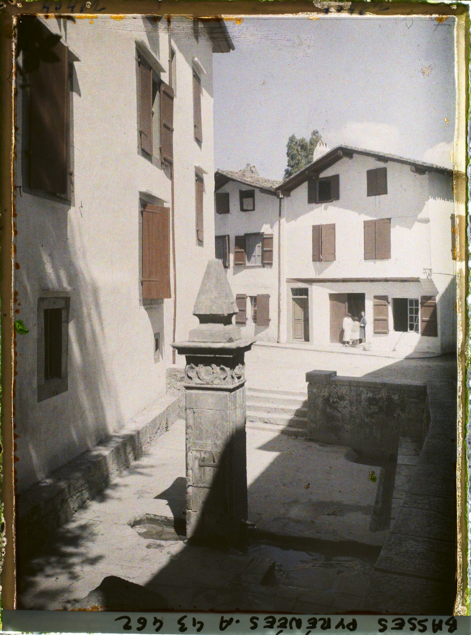 Image représentant France, Ciboure, Vieille fontaine