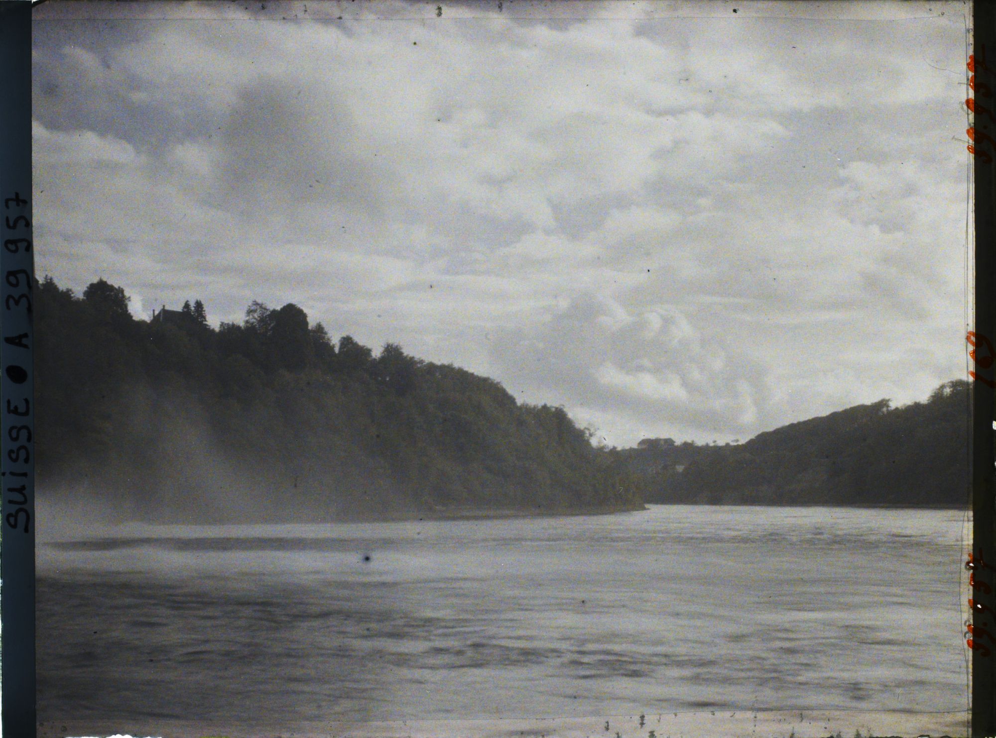 Image représentant Le Rhin en aval des chutes du Rhin vus du Rheinfallquai