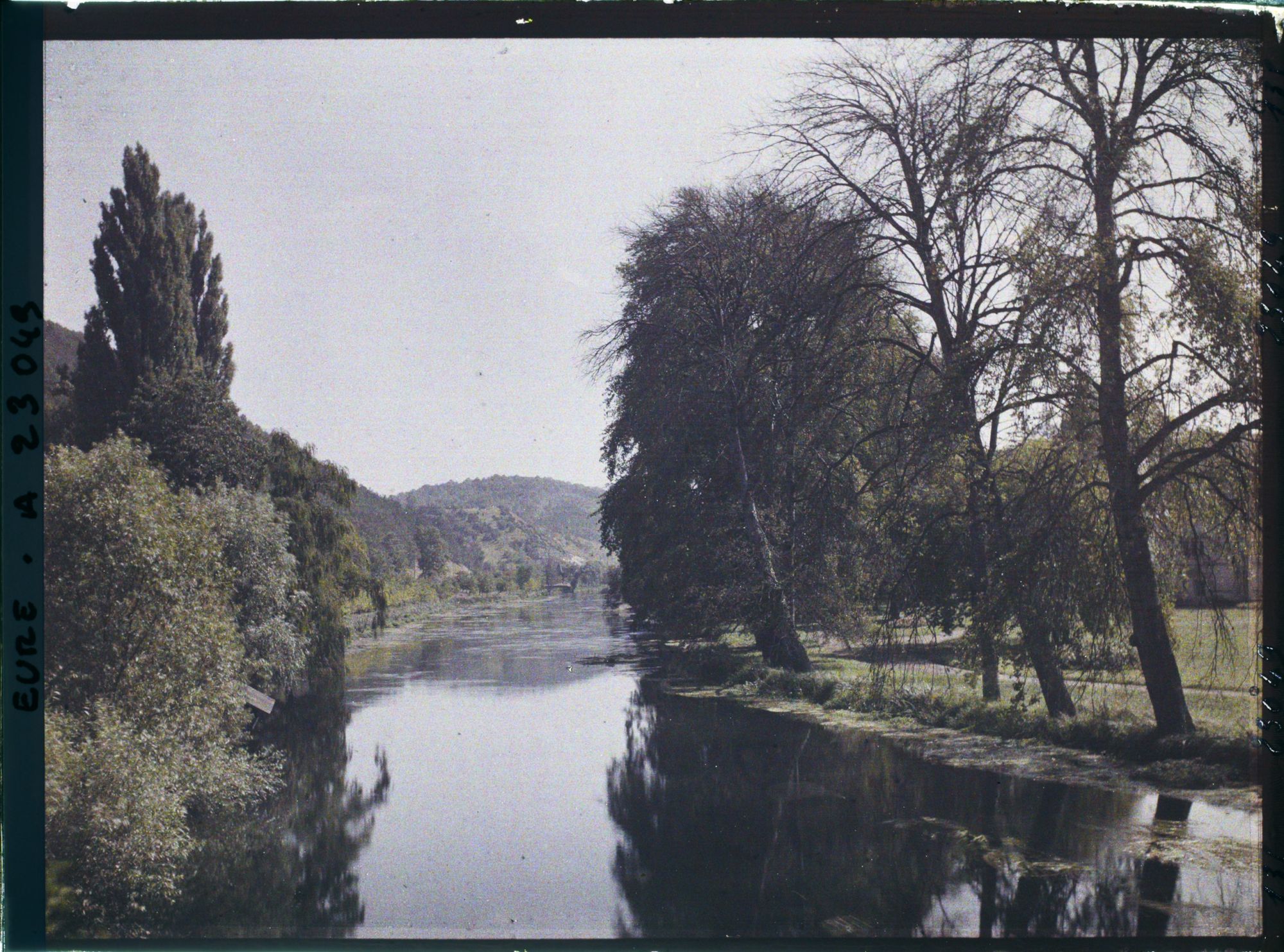 Image représentant Les bords de l'Eure, vus vers l'amont