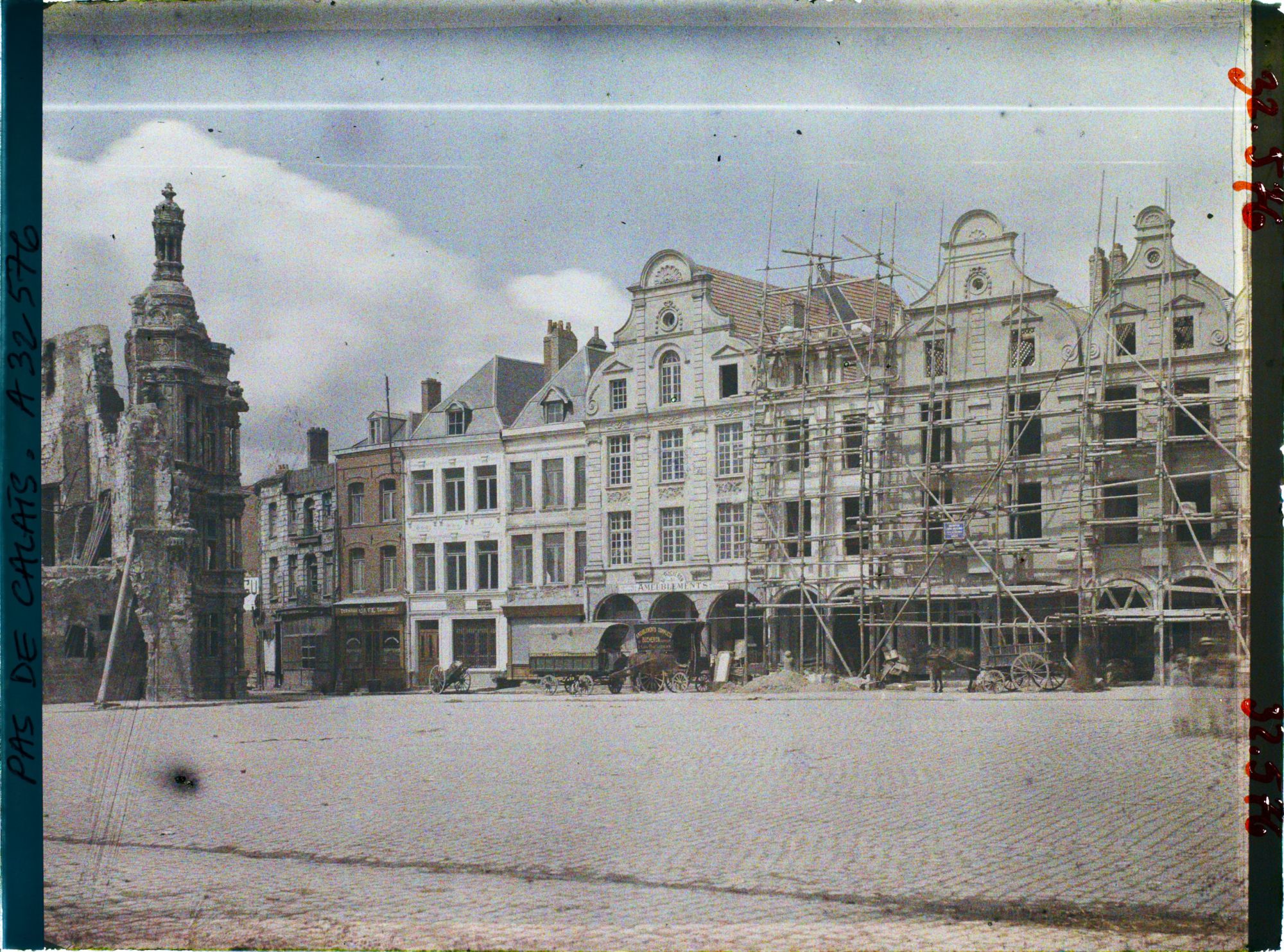 Image représentant France, Arras, La Petite Place, vers la rue aux Ours