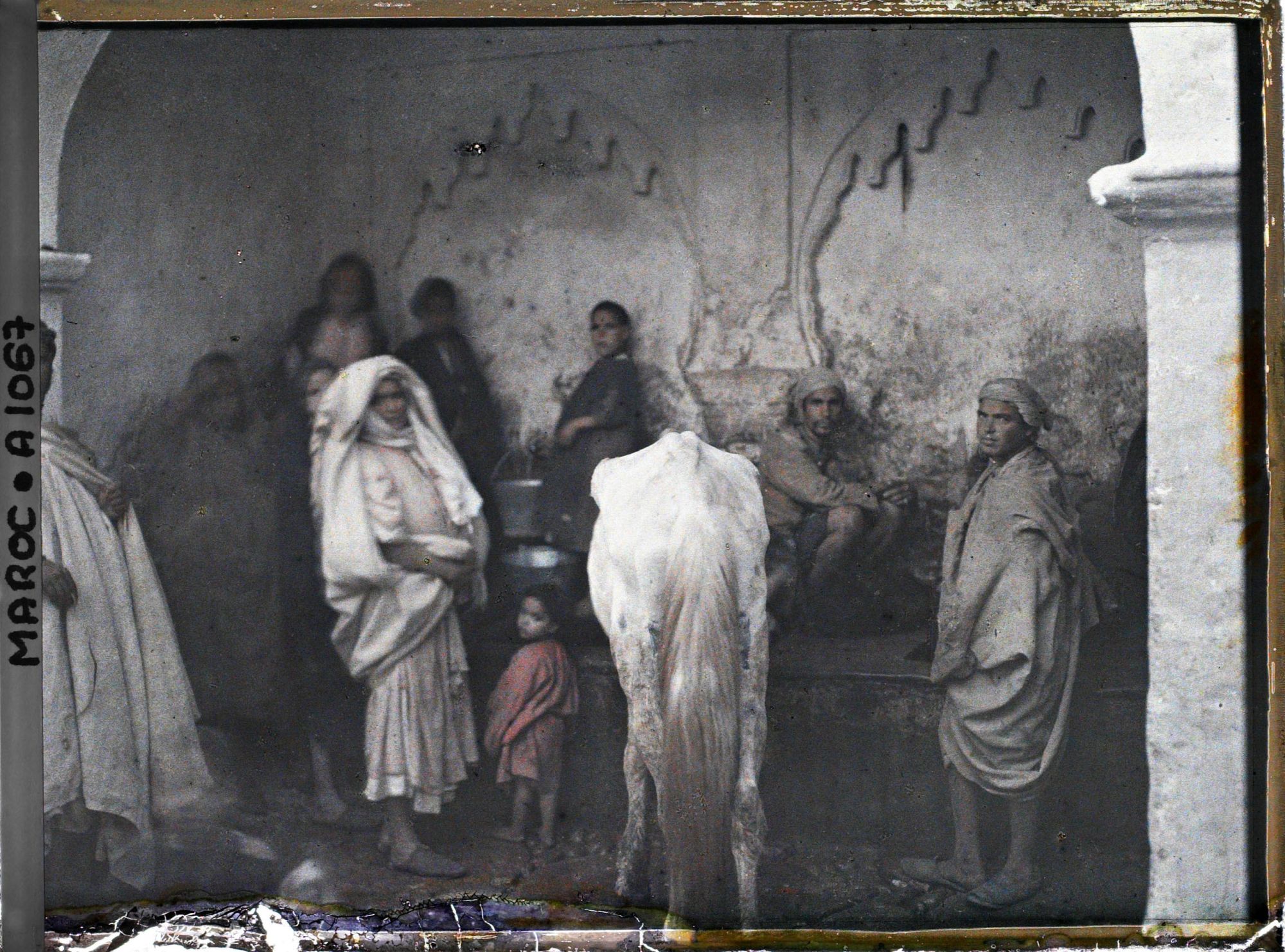 Image représentant Groupe de gens à la fontaine