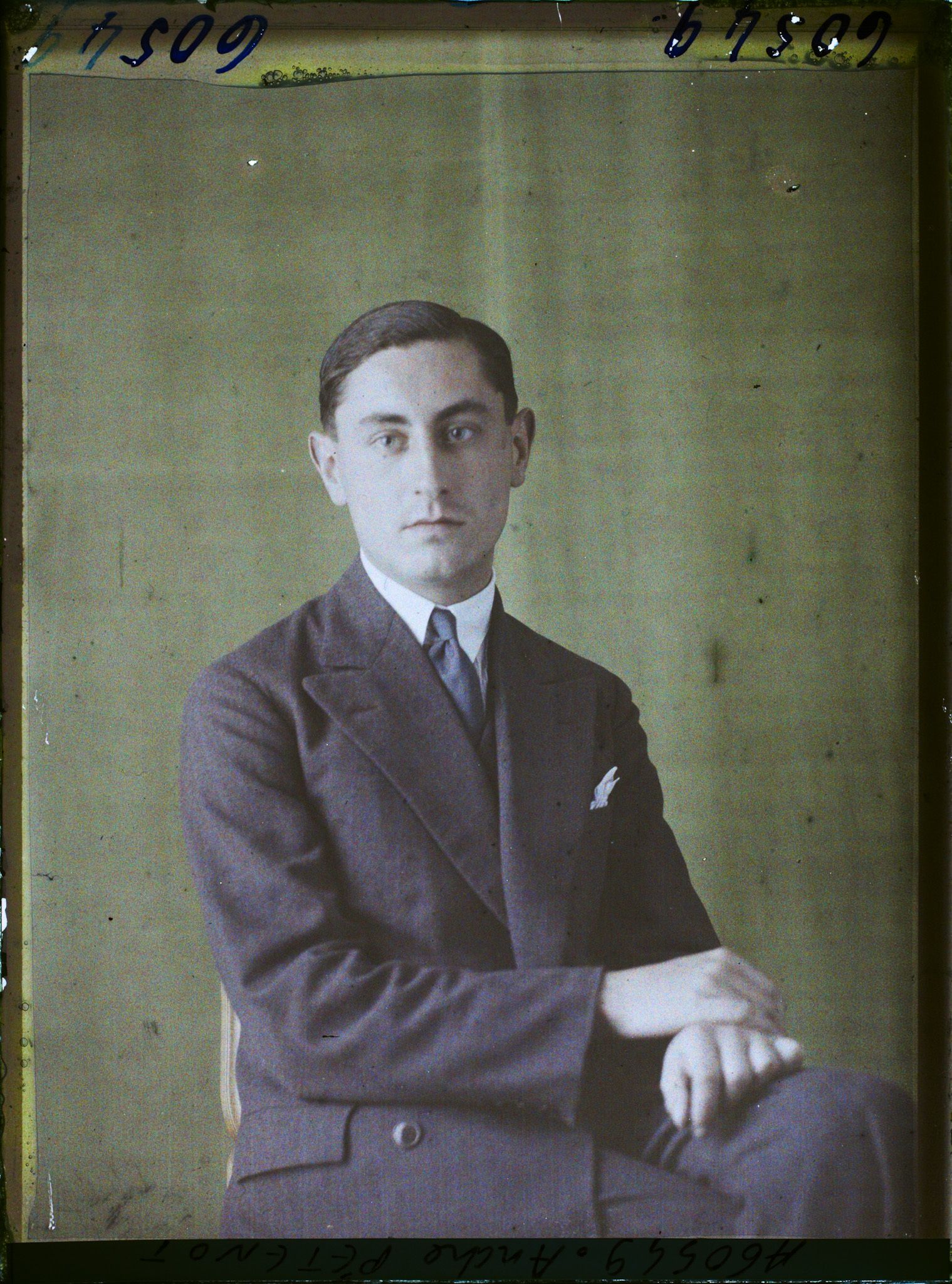 Image représentant https://musee-albert-kahn.s-museum.fr/home/NWQ2OTAwYzNmYjZlZTk1ZWQwODJmMjY4L2dlbmVyaWMtbm90aWNlLXRhYi9hdXRob3JpdHkvNjE3YTc5ZjVjZjhiODk2OGIzMzM3ZDIx/5d6900c3fb6ee95ed082f268/generic-notice-tab/authority/617a79ebcf8b8968b3337580 Monsieur André Pétenot