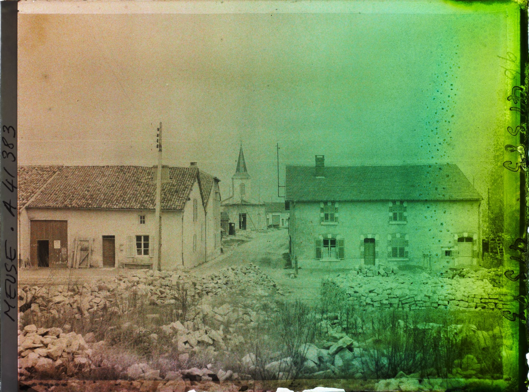 Image représentant France, Billy, Une vue vers l'Eglise