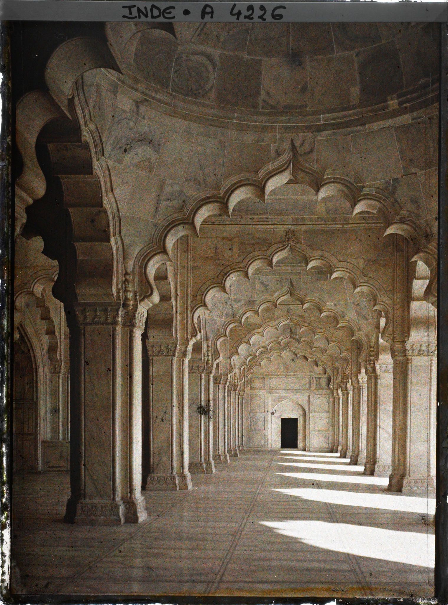 Image représentant Intérieur de la mosquée de la Perle (Moti Masjid) dans le fort Rouge (Lal Qila)