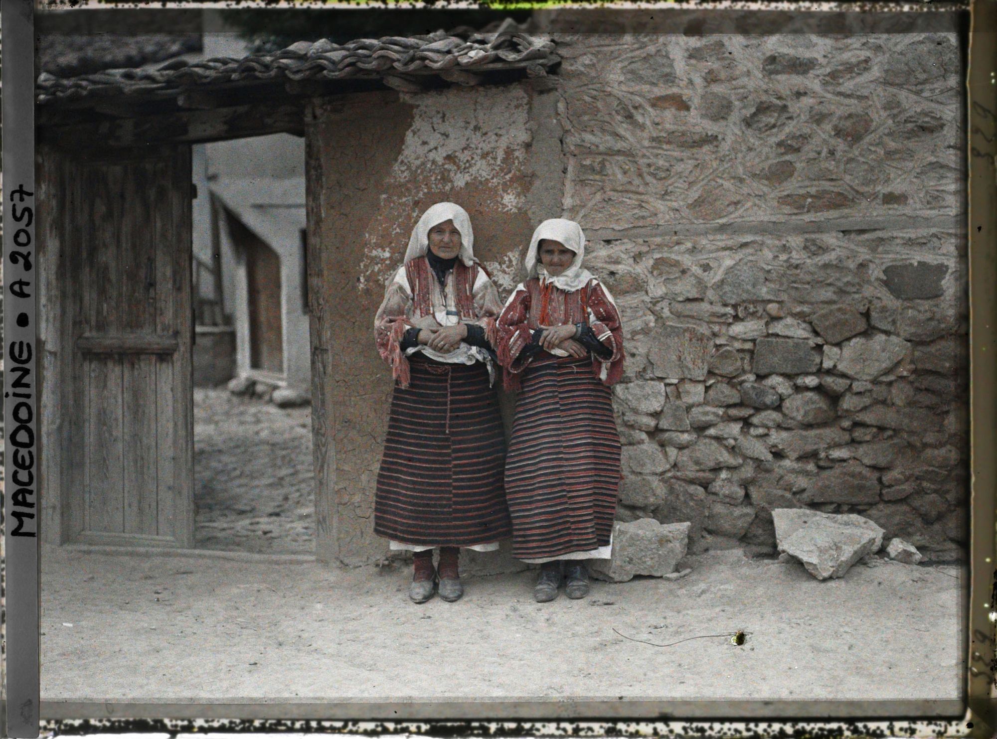 Image représentant Deux femmes villageoises de Smilevo, près de Monastir