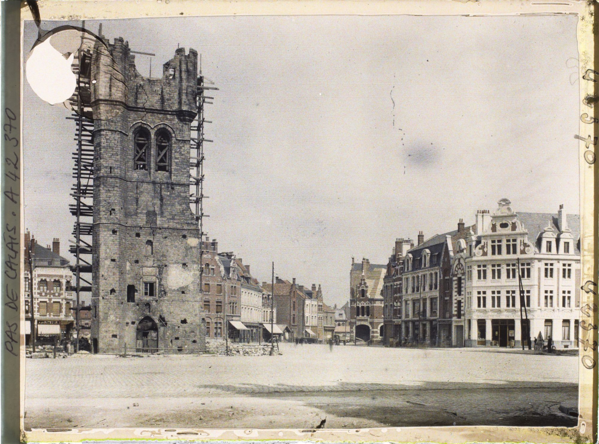 Image représentant France, Bethune, Grande Place et Beffroi