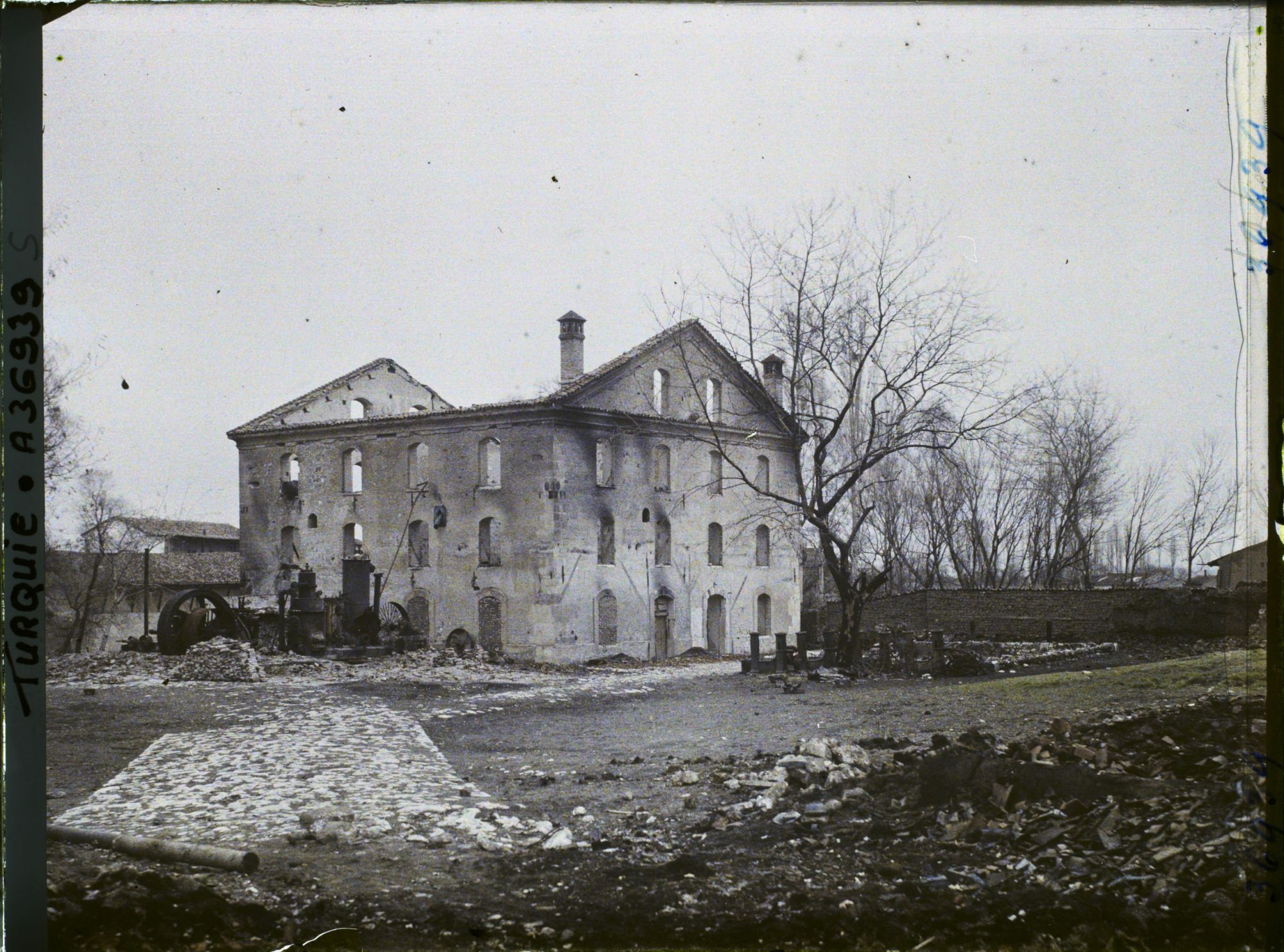 Image représentant Grand moulin inhabité