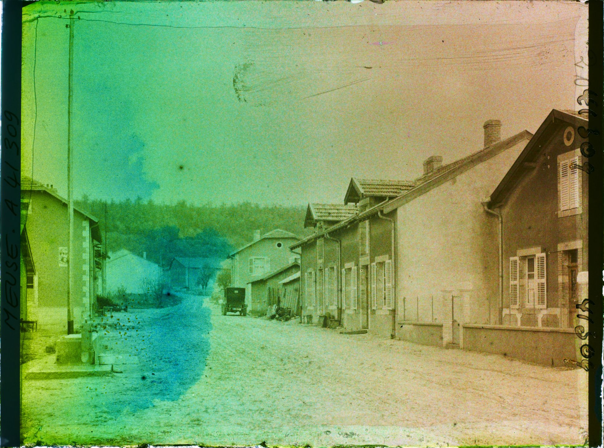 Image représentant France, Apremont (Woëvre), Une rue