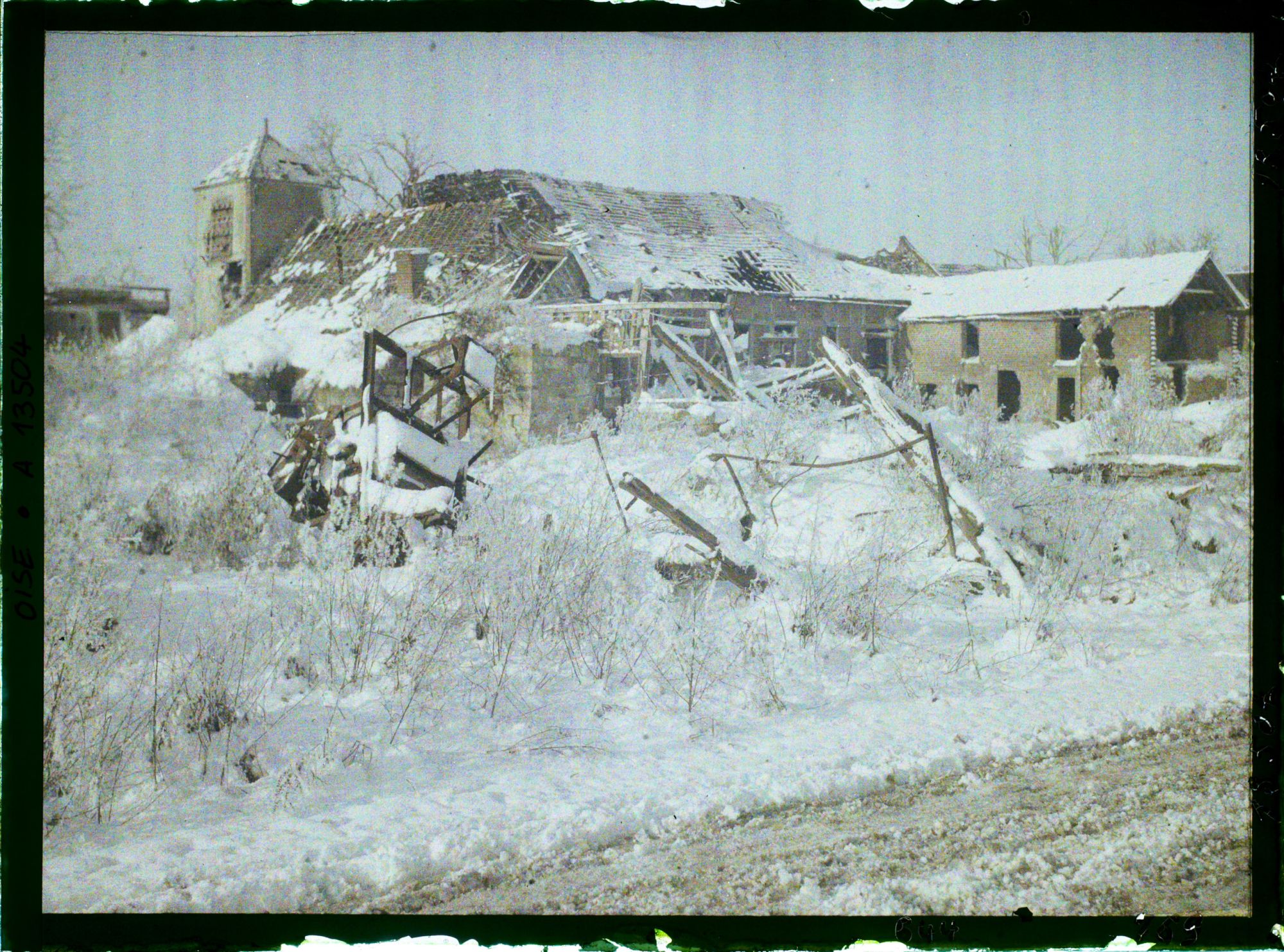 Image représentant France, Crapeaumesnil, Coin du Village, 1ère Lignes boches en mars 1917