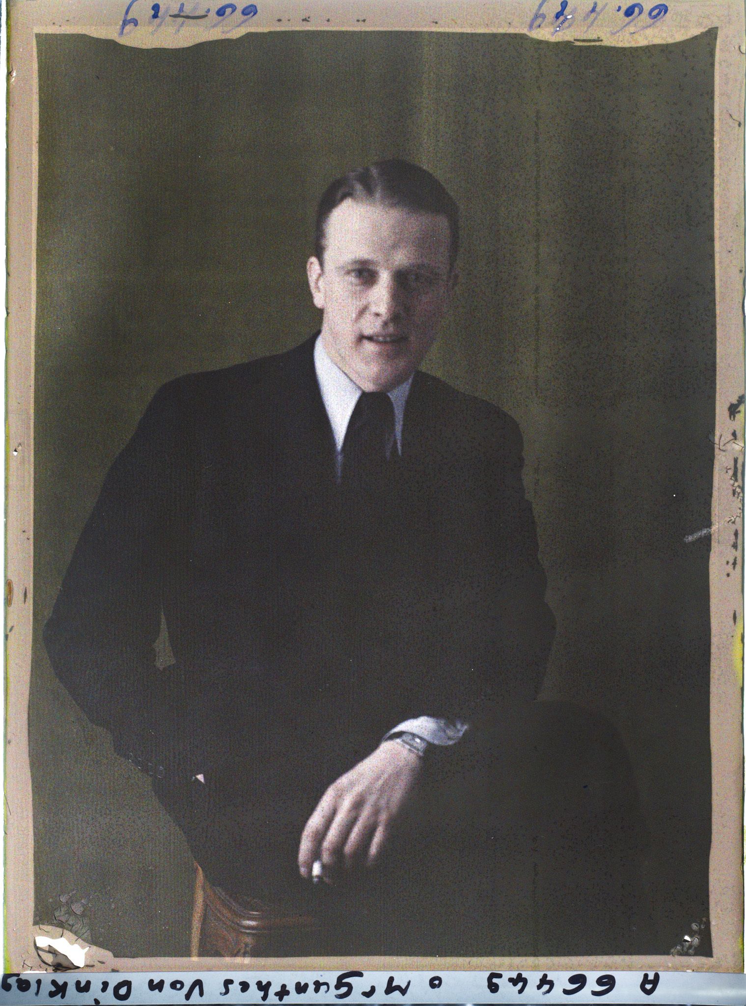 Image représentant Monsieur  https://musee-albert-kahn.s-museum.fr/home/NWQ2OTAwYzNmYjZlZTk1ZWQwODJmMjY4L2dlbmVyaWMtbm90aWNlLXRhYi9hdXRob3JpdHkvNjE3YTc5ZjVjZjhiODk2OGIzMzM3ZDIx/5d6900c3fb6ee95ed082f268/generic-notice-tab/authority/617a79ebcf8b8968b3336bc4 Hans Gunther von Dincklage