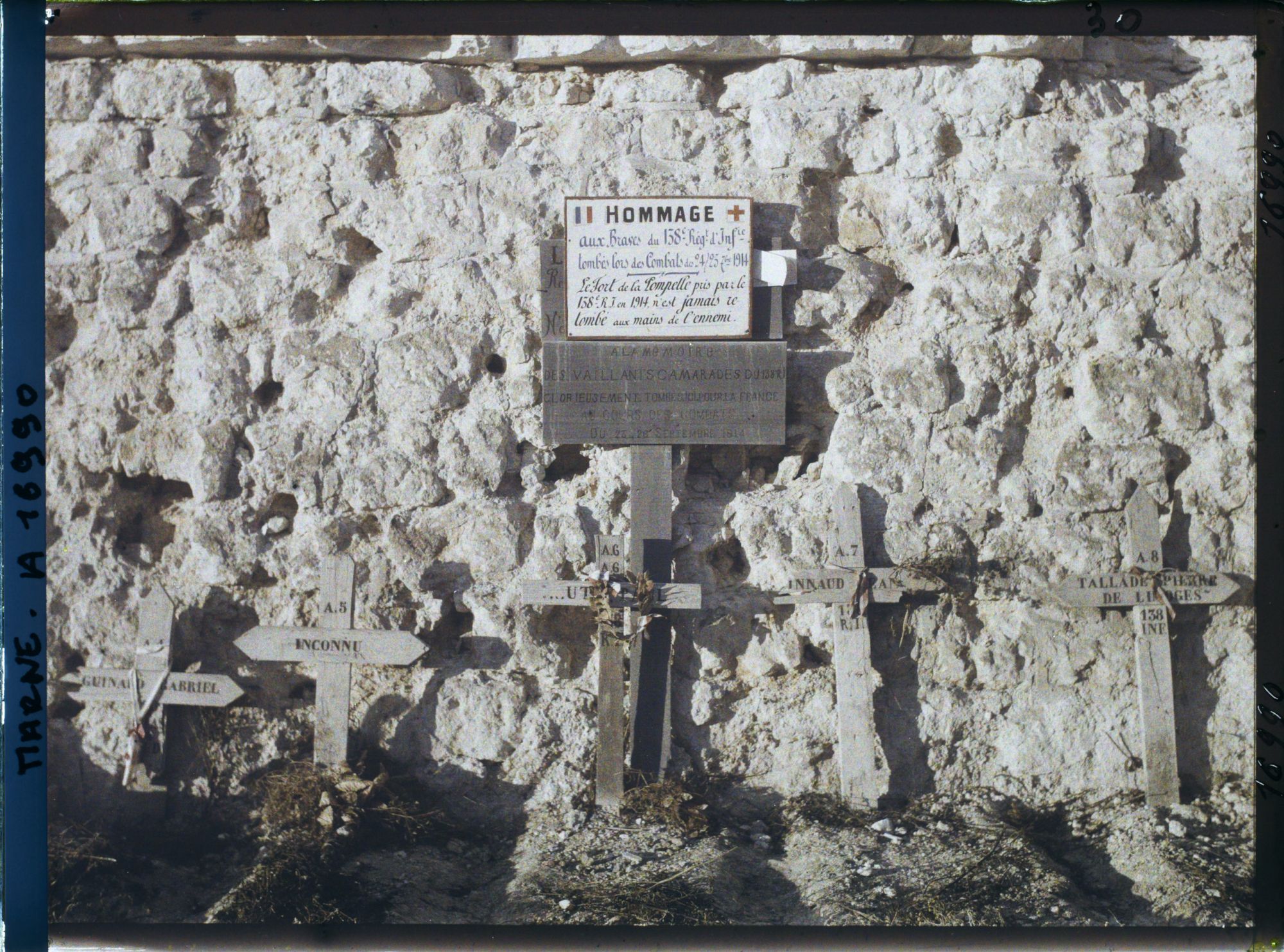 Image représentant France,  Au fort de la Pompelle : Tombes de 5 Soldats tombés au 1914