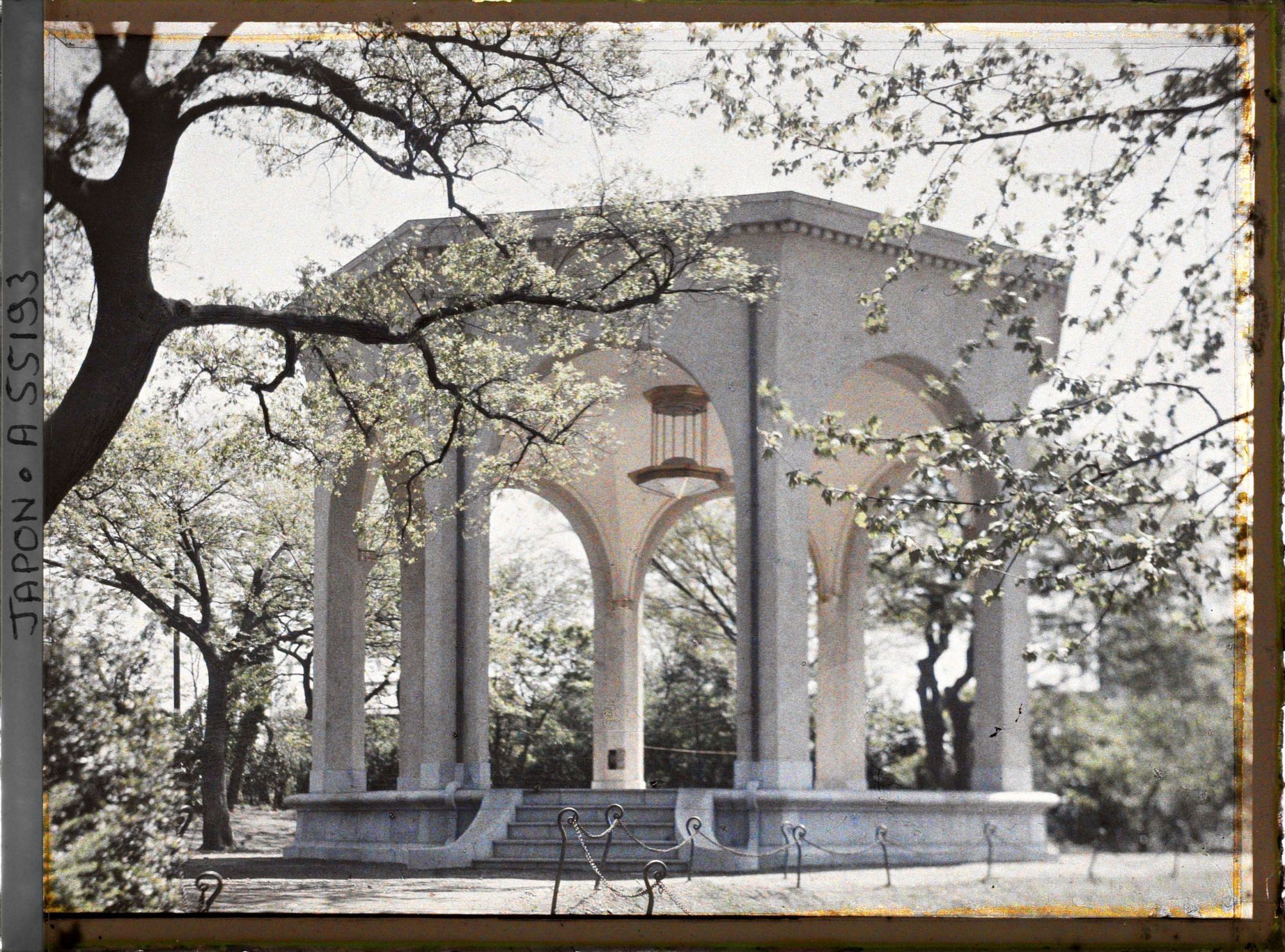 Image représentant Hibiya-koen (parc de Hibiya), kiosque à musique