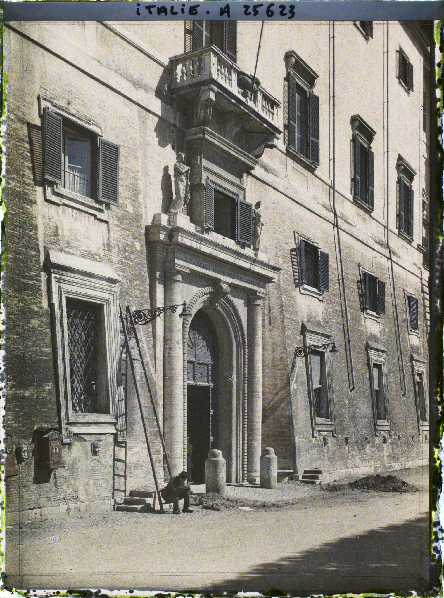 Image représentant Façade de la villa Médicis sur la place de la Tintità dei Monti
