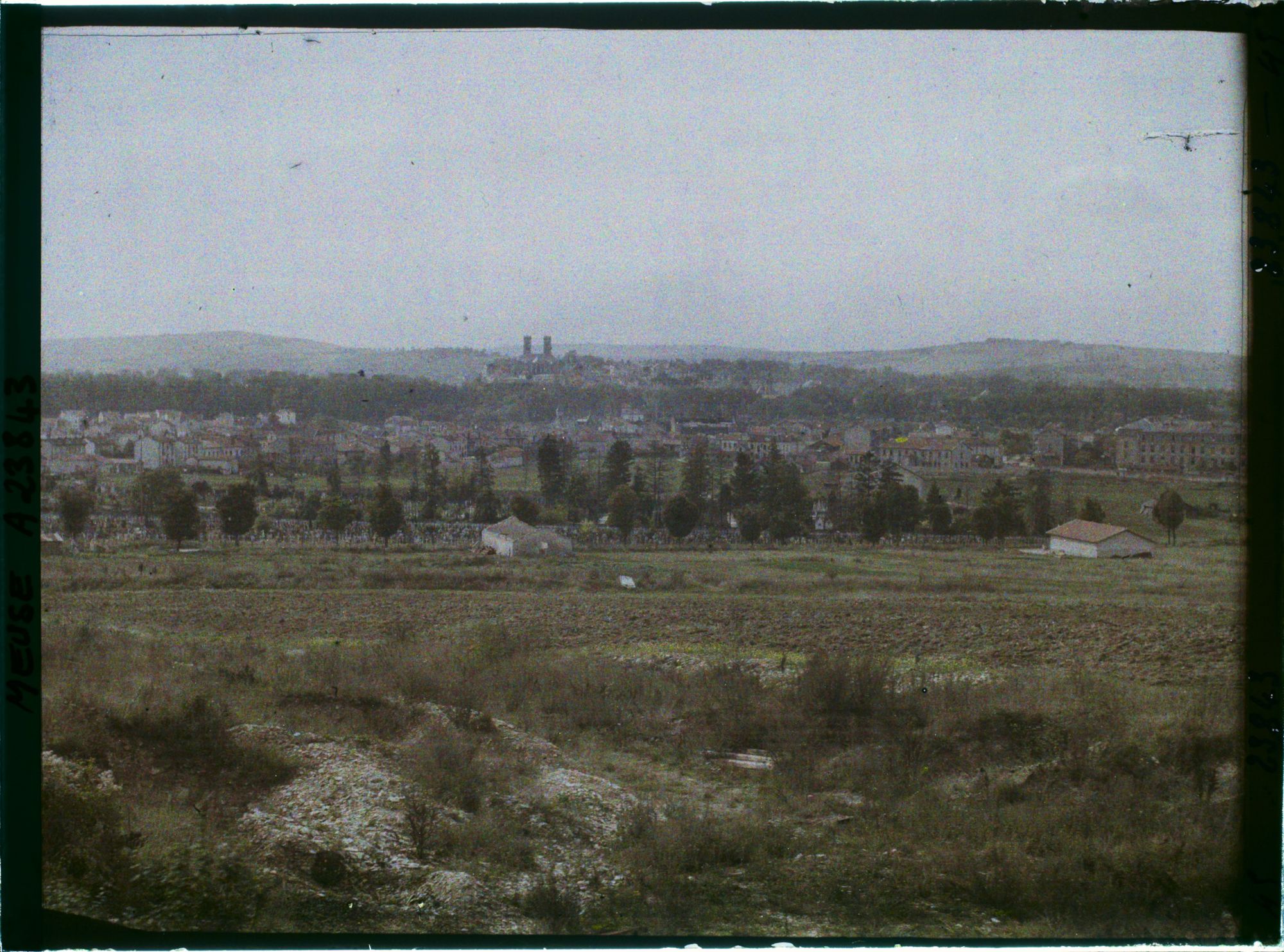Image représentant France, Verdun, Verdun vu de la route du fort la même rue de plus près