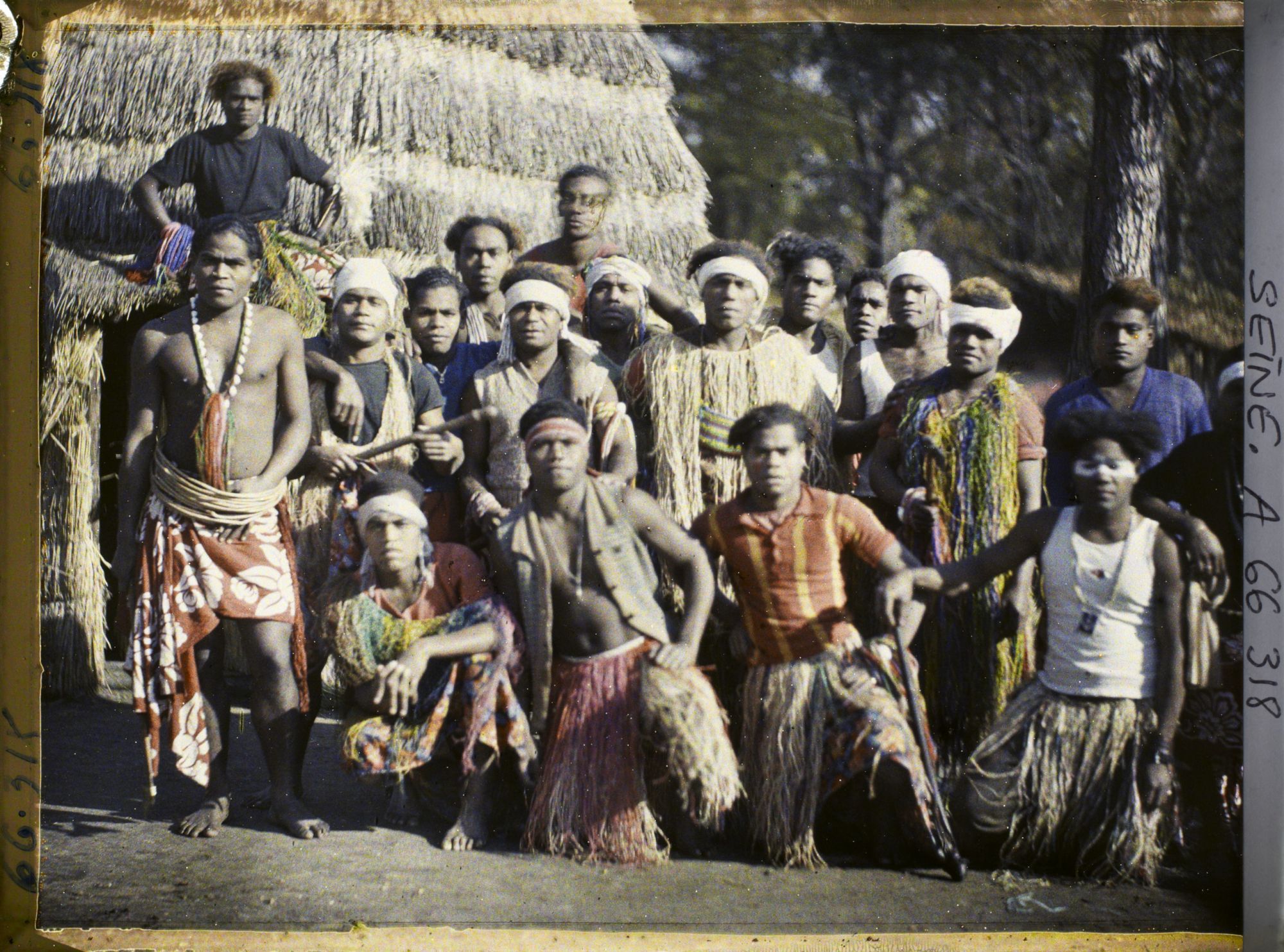 Image représentant L'Exposition Coloniale Internationale de 1931, un groupe de kanak