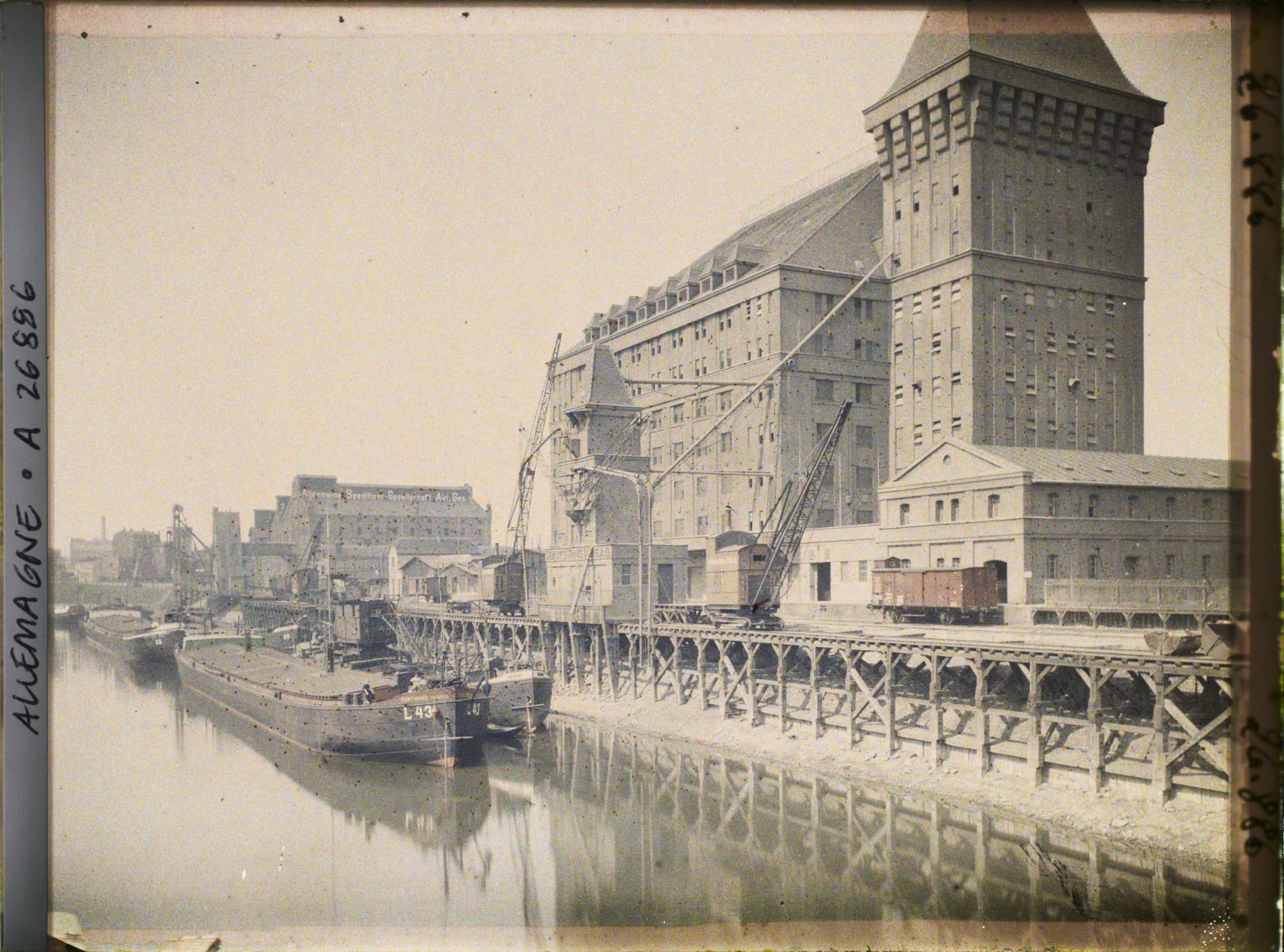 Image représentant Occupation Française Canal et moulin