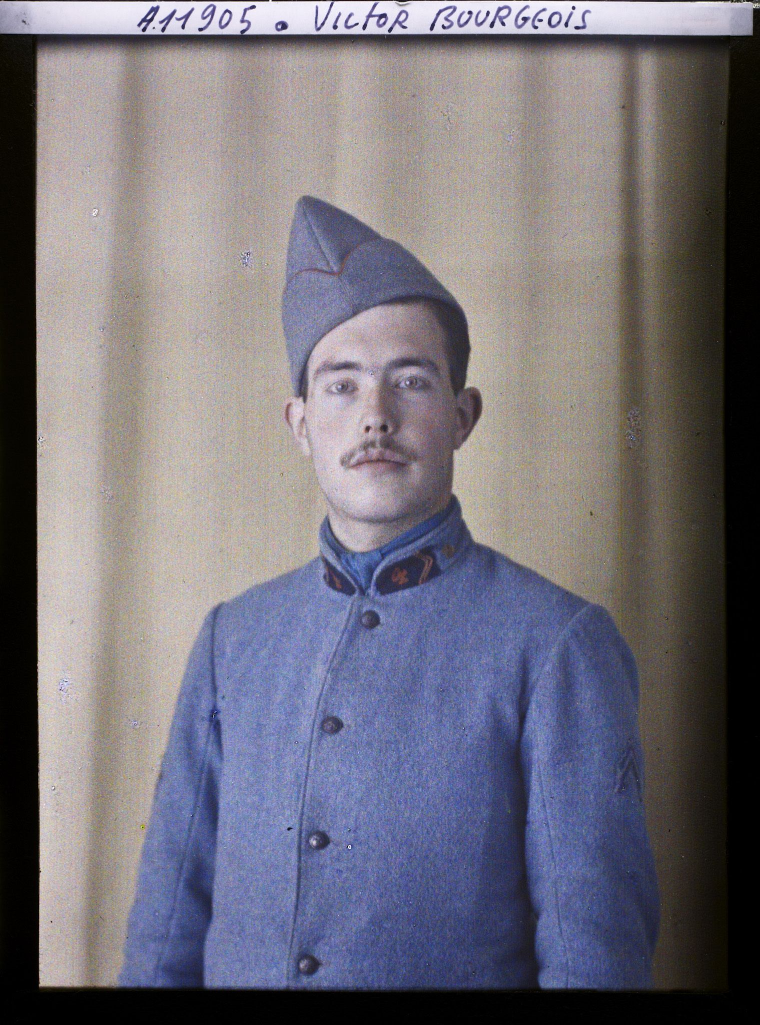 Image représentant Monsieur  https://musee-albert-kahn.s-museum.fr/home/NWQ2OTAwYzNmYjZlZTk1ZWQwODJmMjY4L2dlbmVyaWMtbm90aWNlLXRhYi9hdXRob3JpdHkvNjE3YTc5ZjVjZjhiODk2OGIzMzM3ZDIx/5d6900c3fb6ee95ed082f268/generic-notice-tab/authority/617a79ebcf8b8968b3336963 Victor Bourgeois