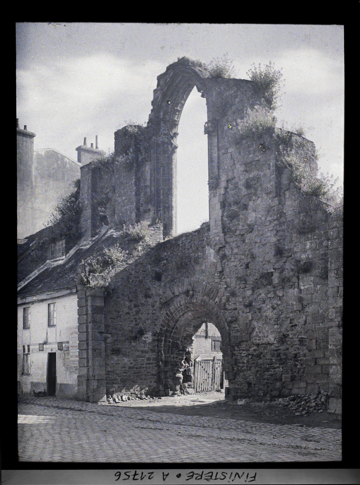 Image représentant Les ruines de l'église Saint-Colomban, rue Brémond-d'Ars