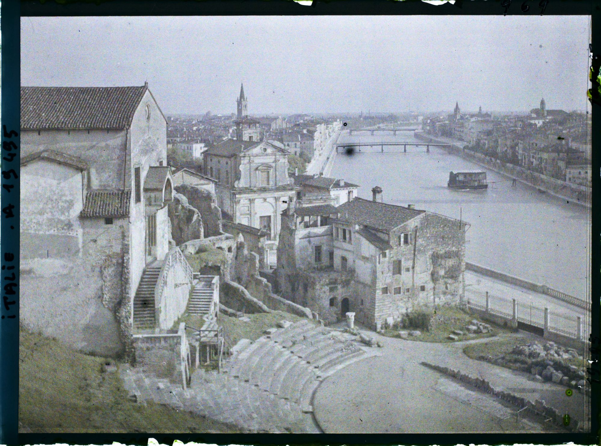 Image représentant Panorama pris du haut du théâtre romain