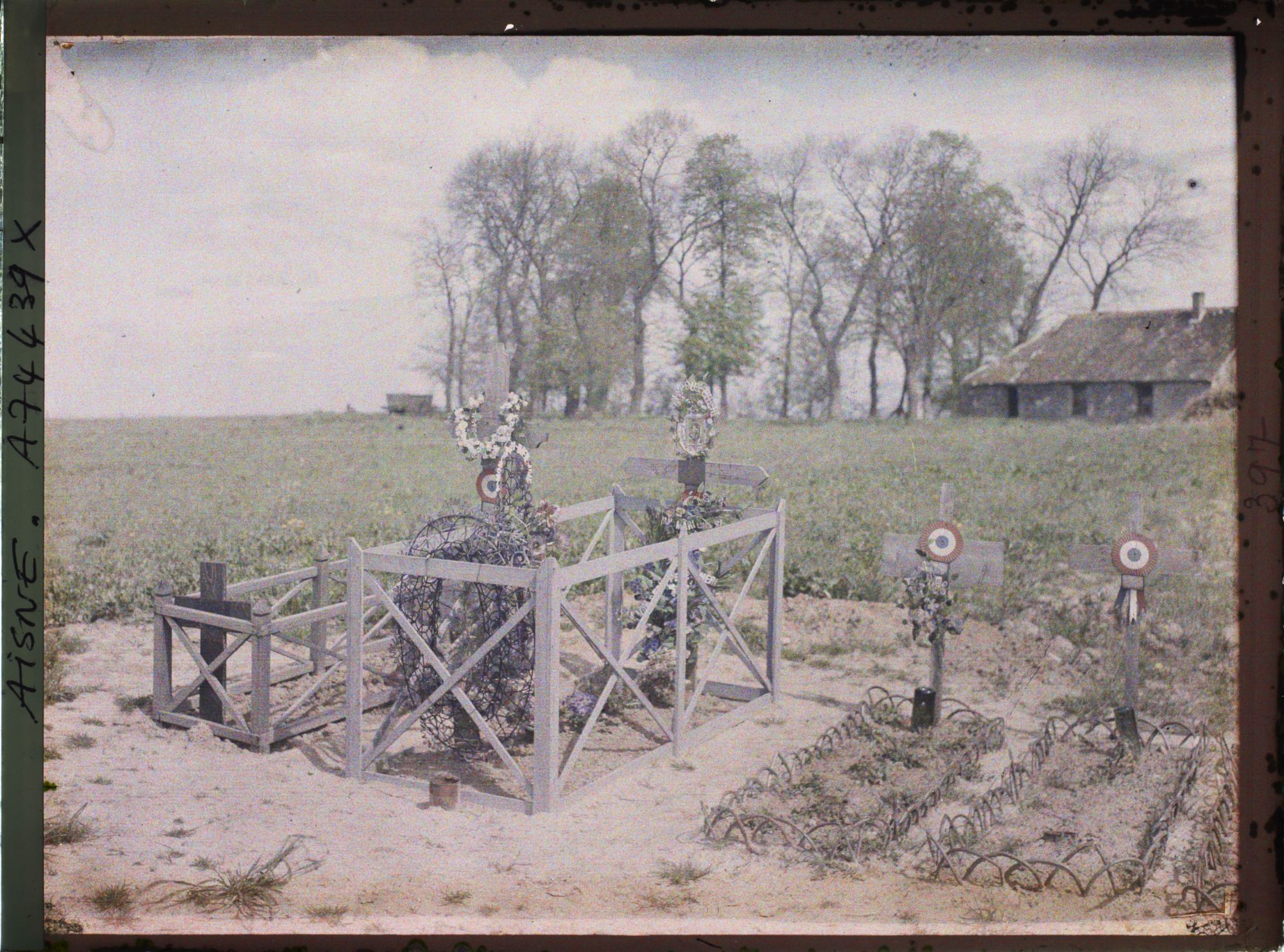 Image représentant Série de tombes de soldats