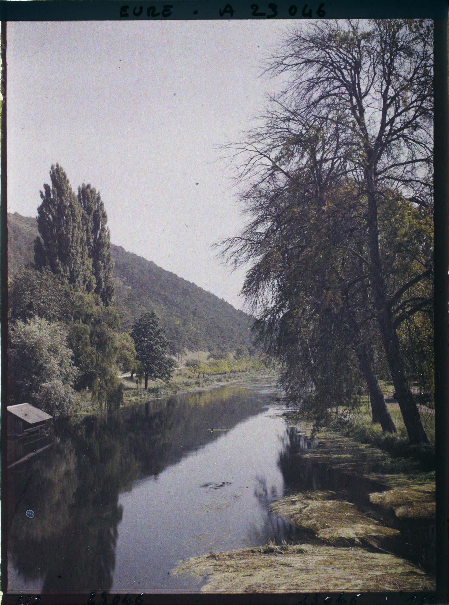 Image représentant Les bords de l'Eure, vus vers l'amont