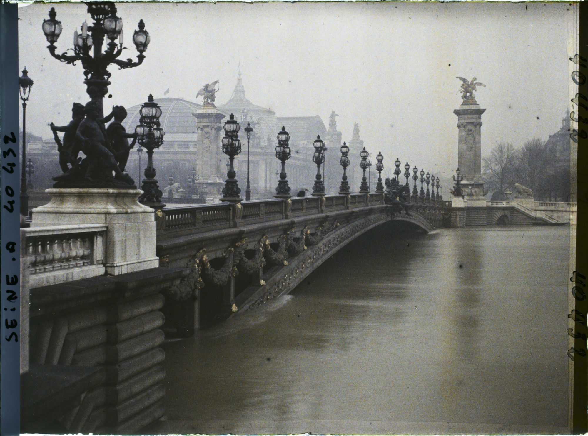 Image représentant La crue de la Seine au pont Alexandre-III